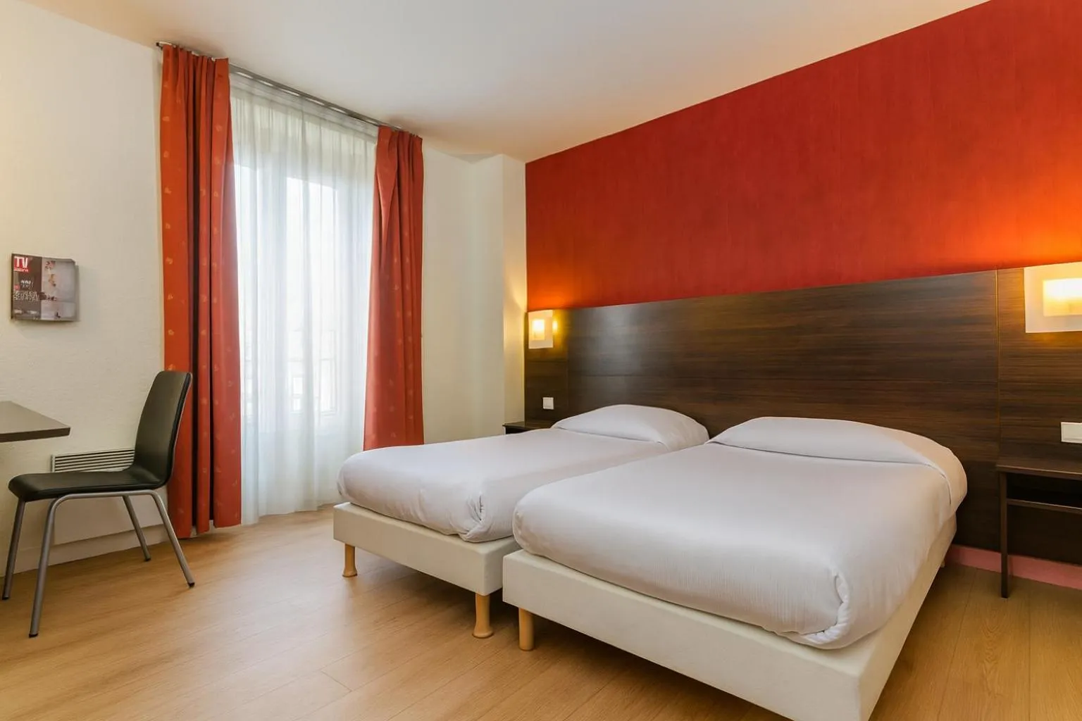 Bed in Hotel Arc Paris Porte d'Orléans