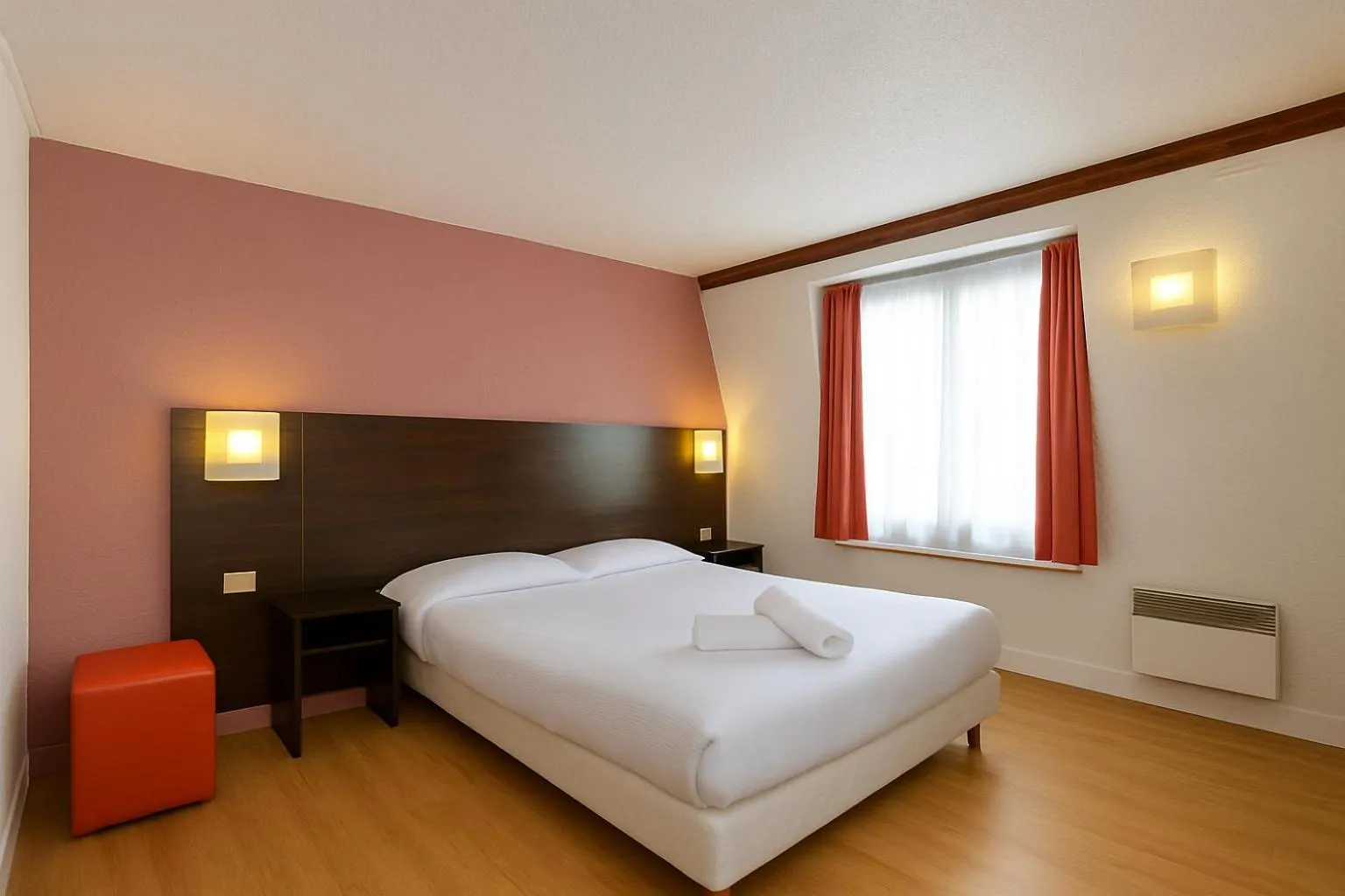 Bed in Hotel Arc Paris Porte d'Orléans