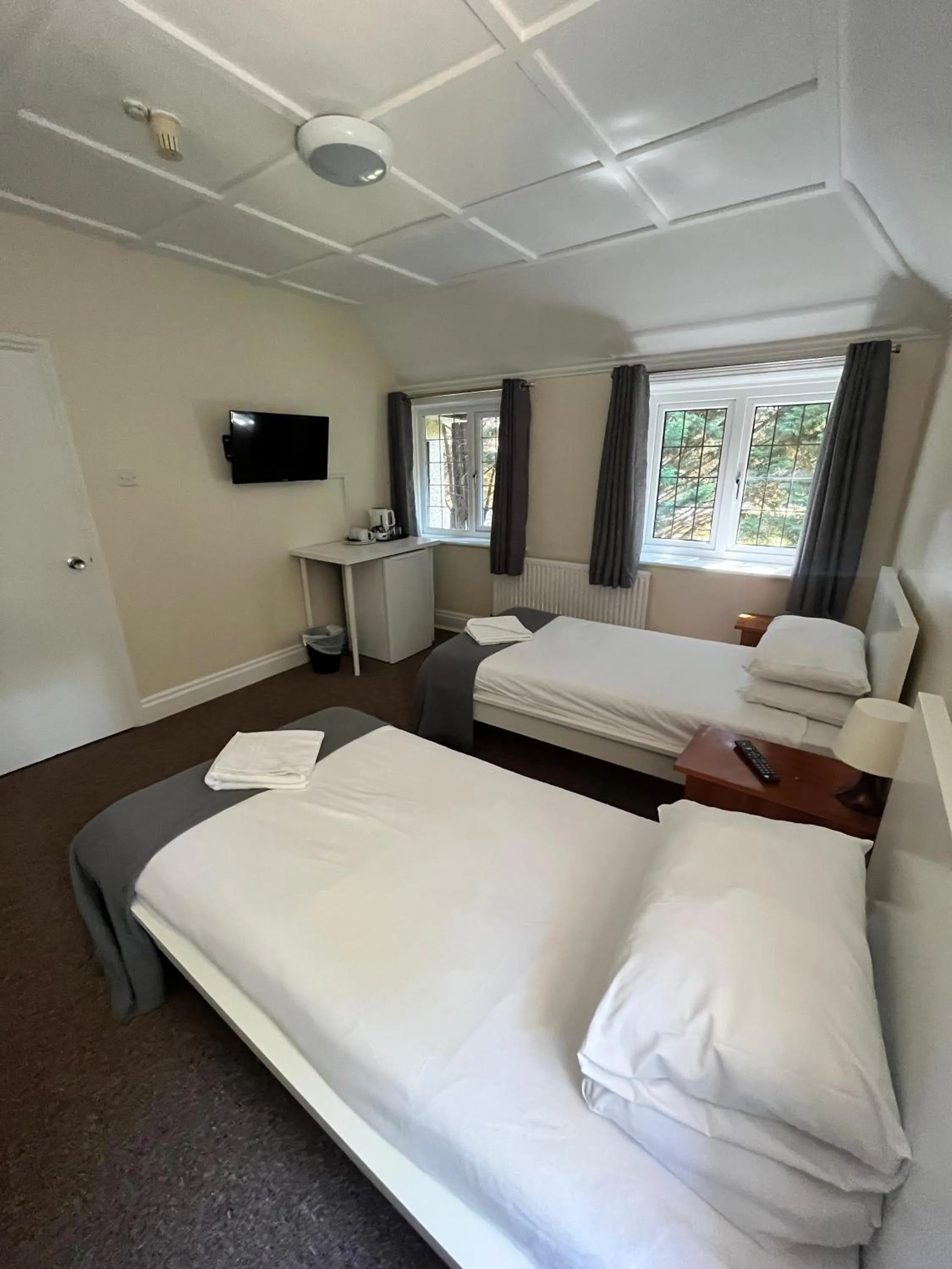 Coffee/tea facilities, Bed in The Admirals Inn Guest House