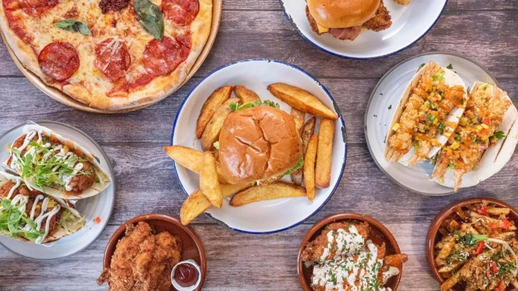 Restaurant/places to eat in The Admirals Inn Guest House