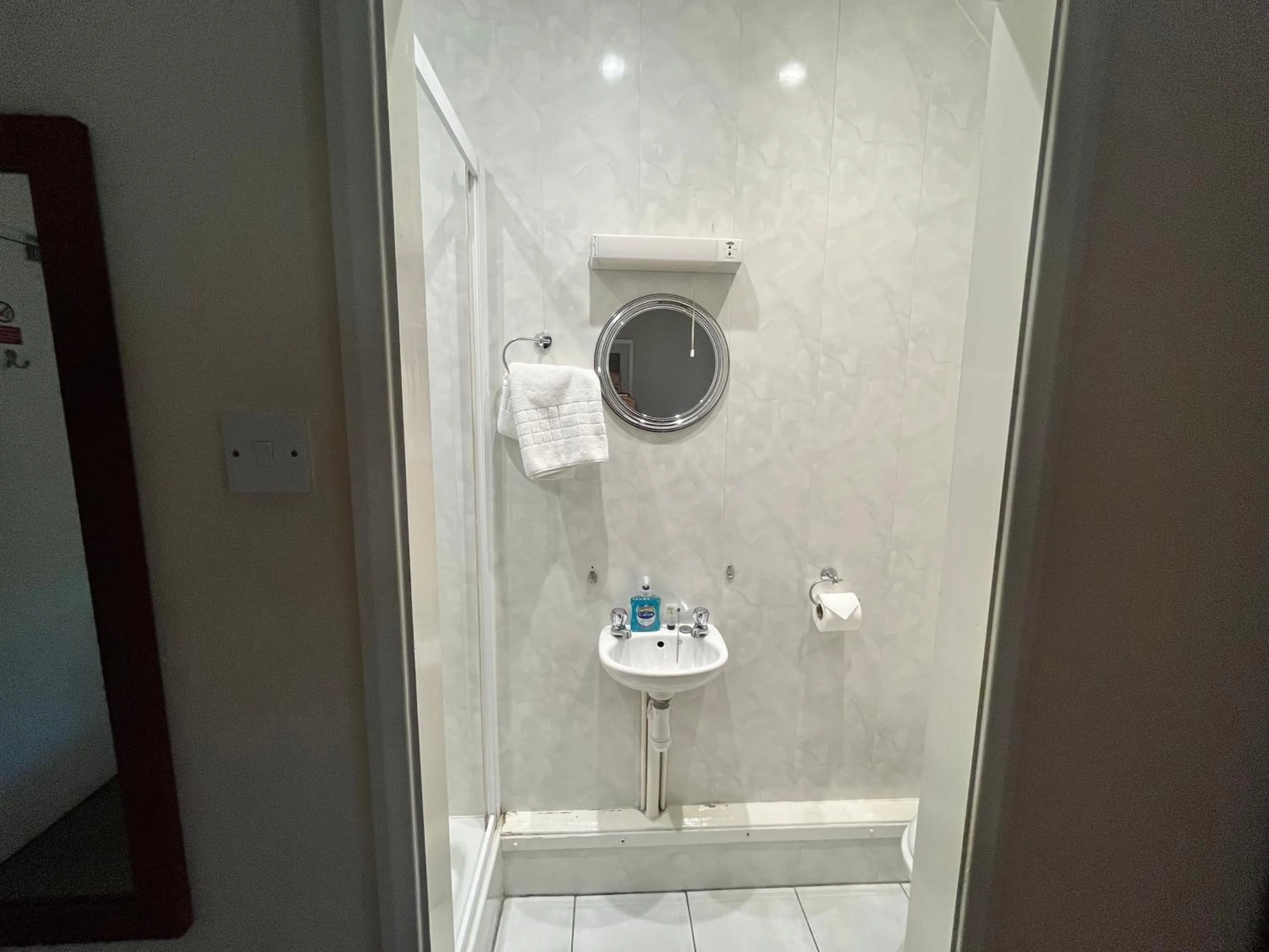 Bathroom in The Admirals Inn Guest House