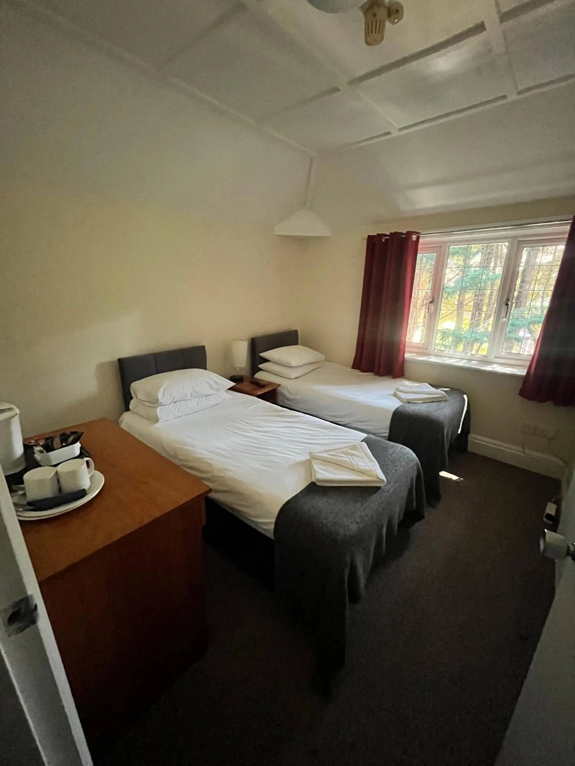 Coffee/tea facilities, Bed in The Admirals Inn Guest House