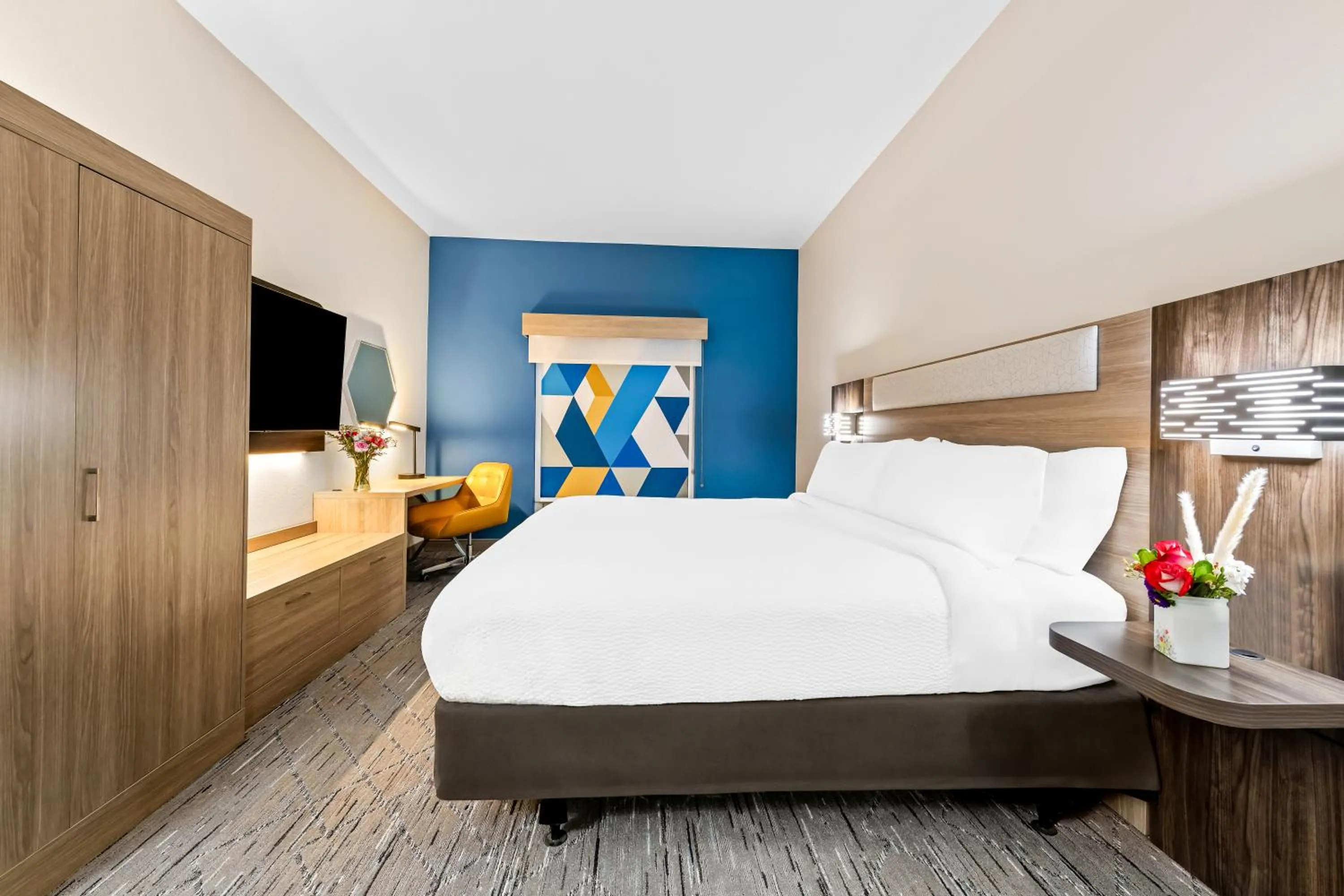 Bed in Holiday Inn Express & Suites Sylva / Dillsboro by IHG