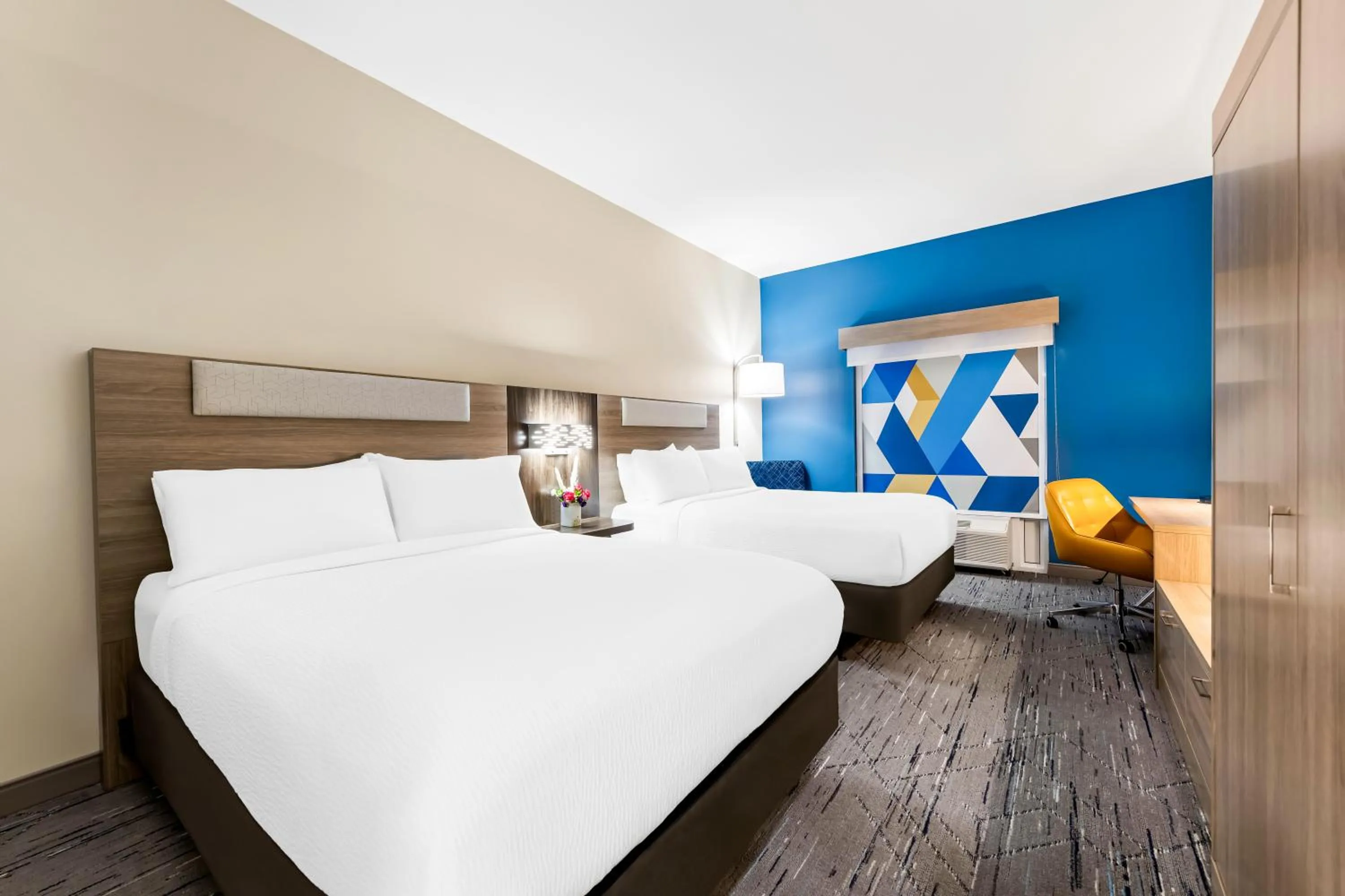 Bed in Holiday Inn Express & Suites Sylva / Dillsboro by IHG