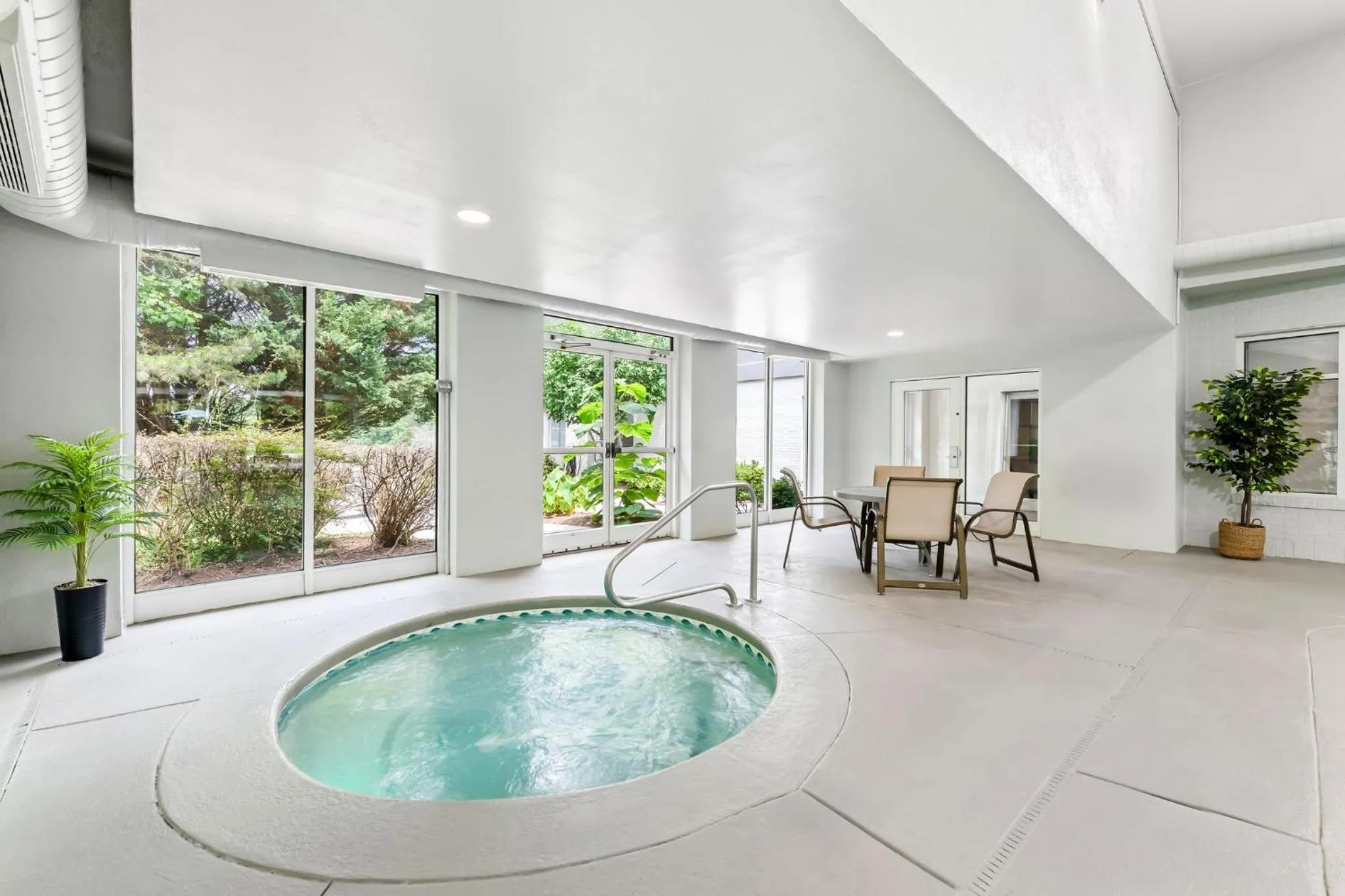 Swimming pool in Holiday Inn Express & Suites Sylva / Dillsboro by IHG