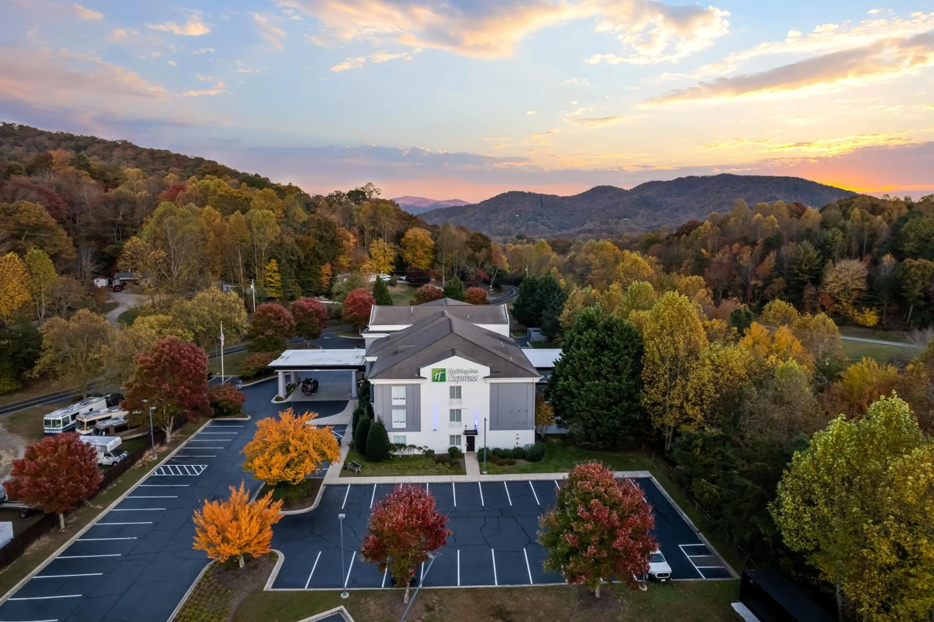 Property building in Holiday Inn Express & Suites Sylva / Dillsboro by IHG