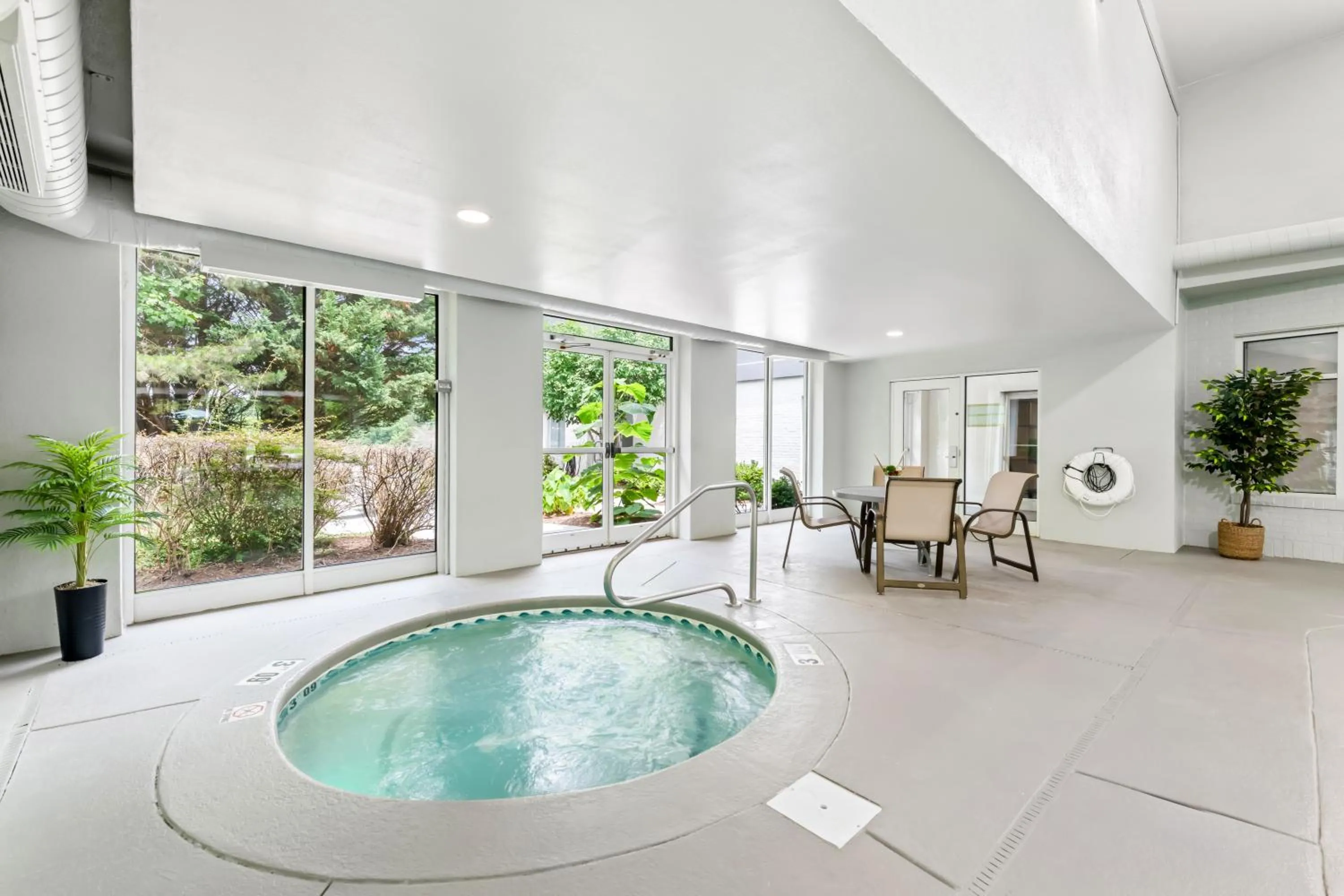 Hot Tub in Holiday Inn Express & Suites Sylva / Dillsboro by IHG