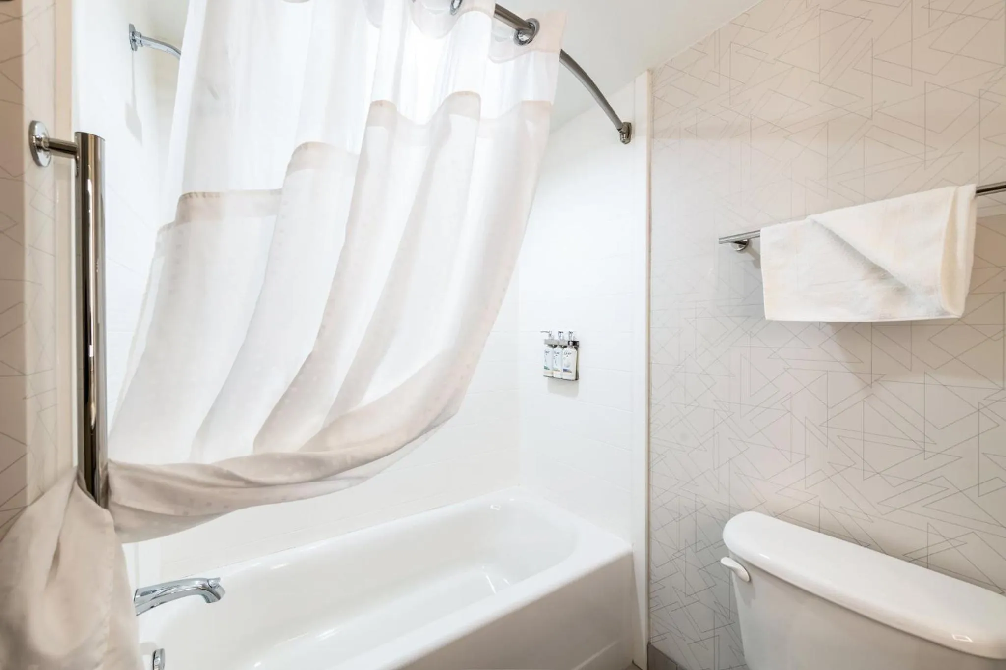 Bedroom in Holiday Inn Express & Suites Sylva / Dillsboro by IHG