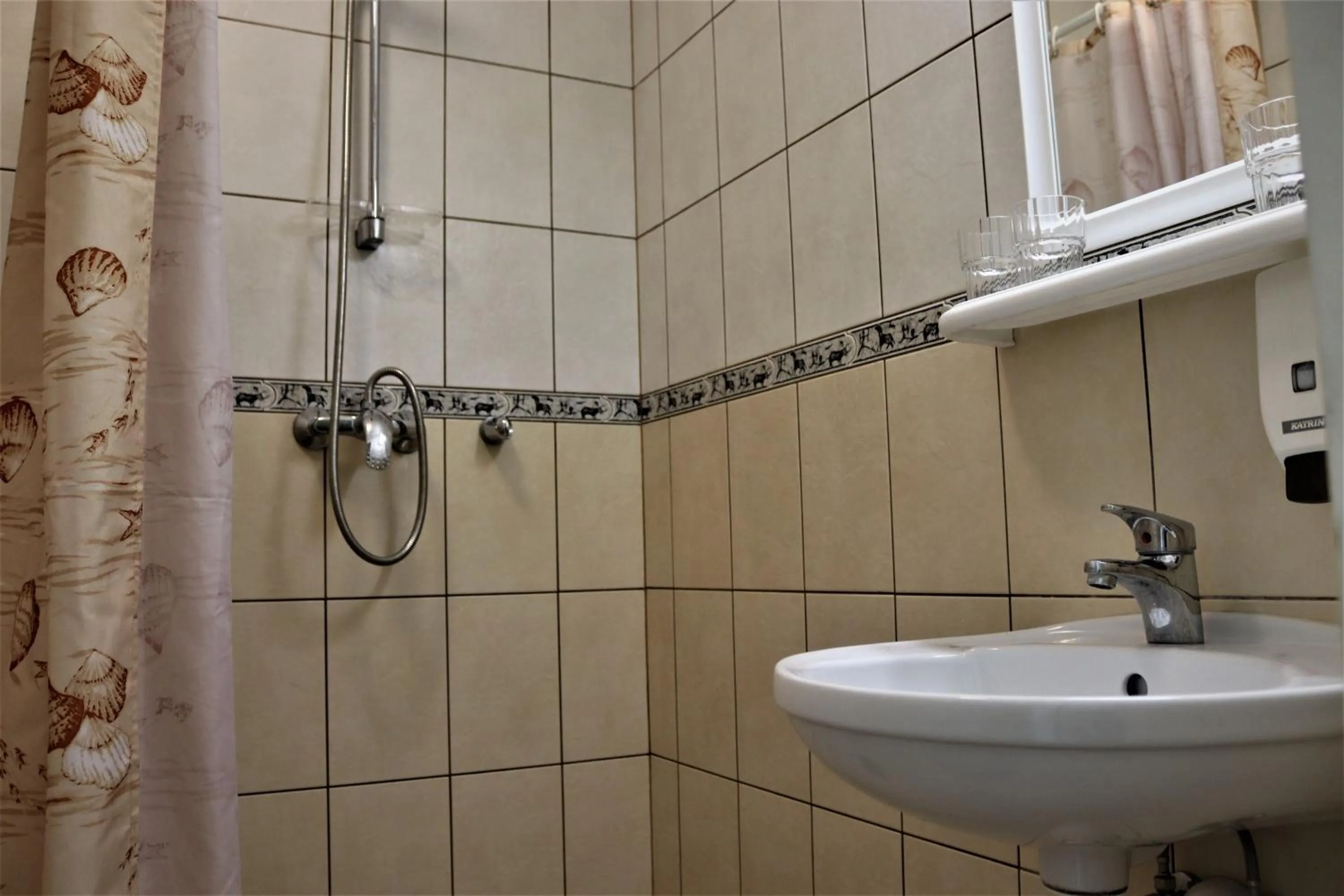 Shower in Hostel Lõuna