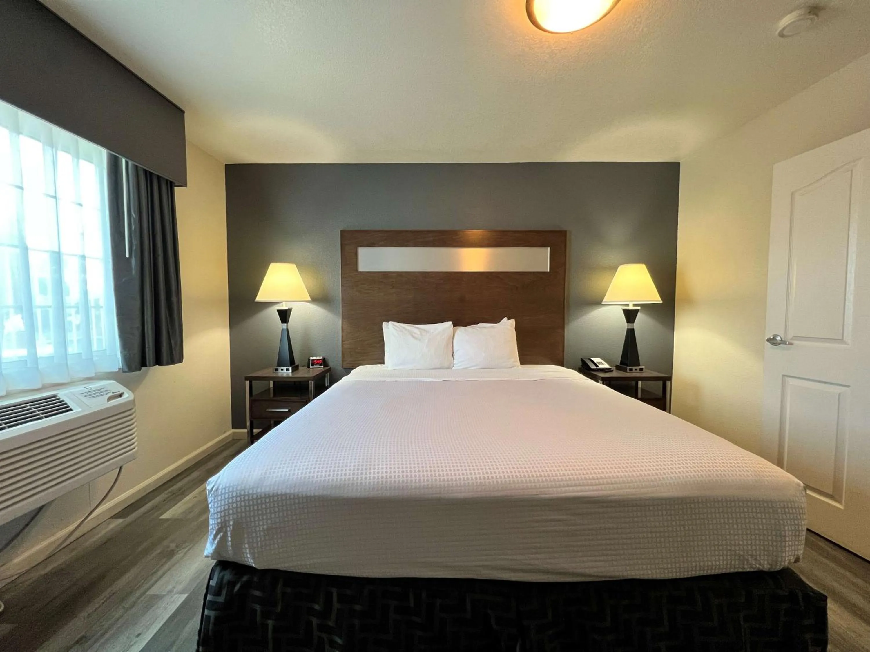 Bedroom, Bed in Best Western Americana