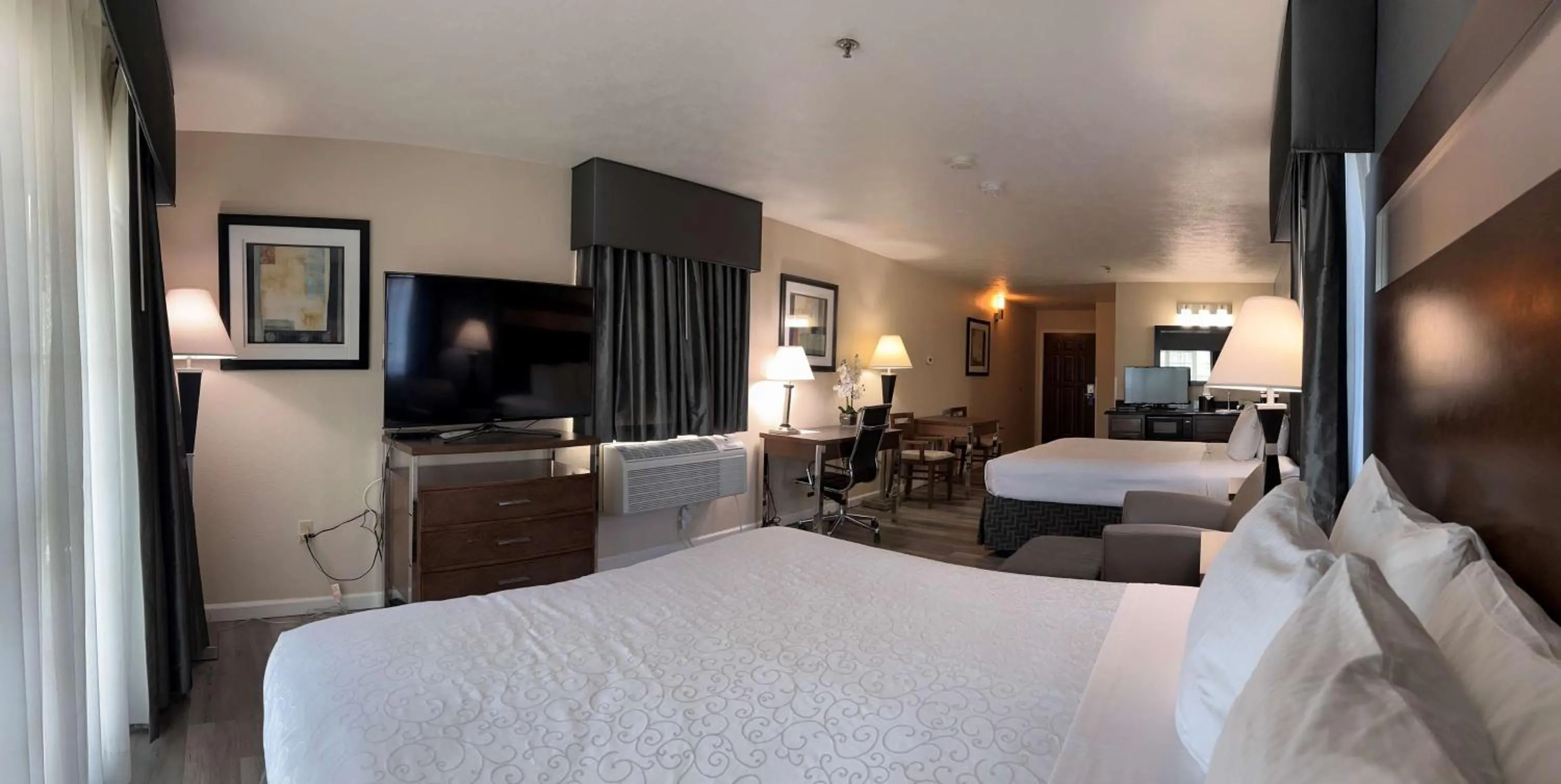 Bedroom, Bed in Best Western Americana