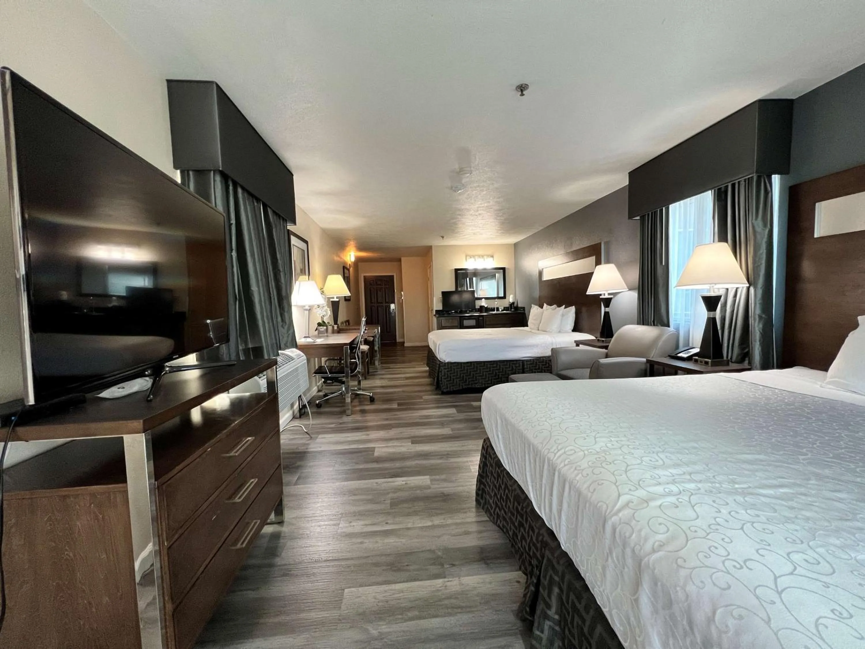 Bedroom, Bed in Best Western Americana