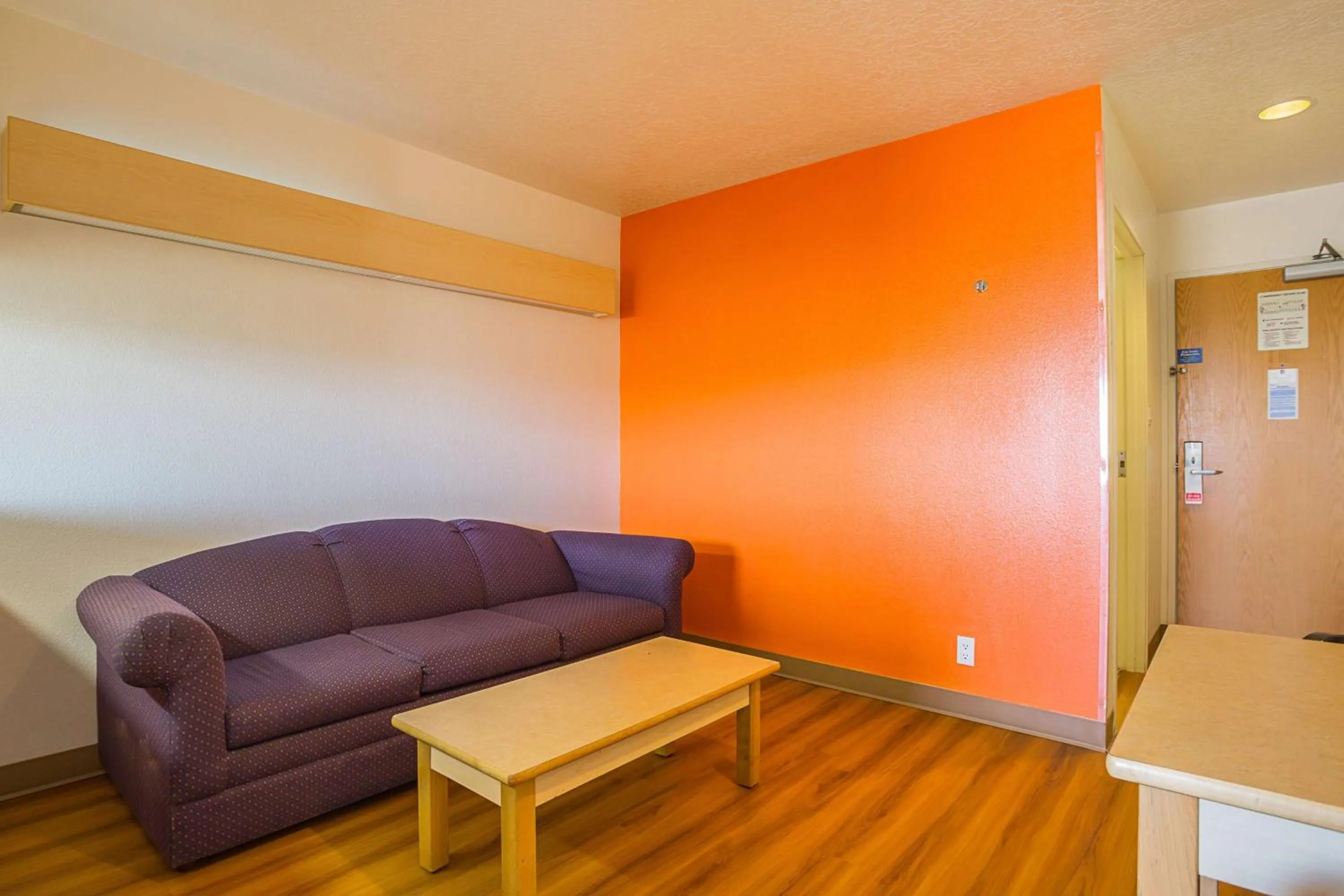 Photo of the whole room in Motel 6-Bernalillo, NM