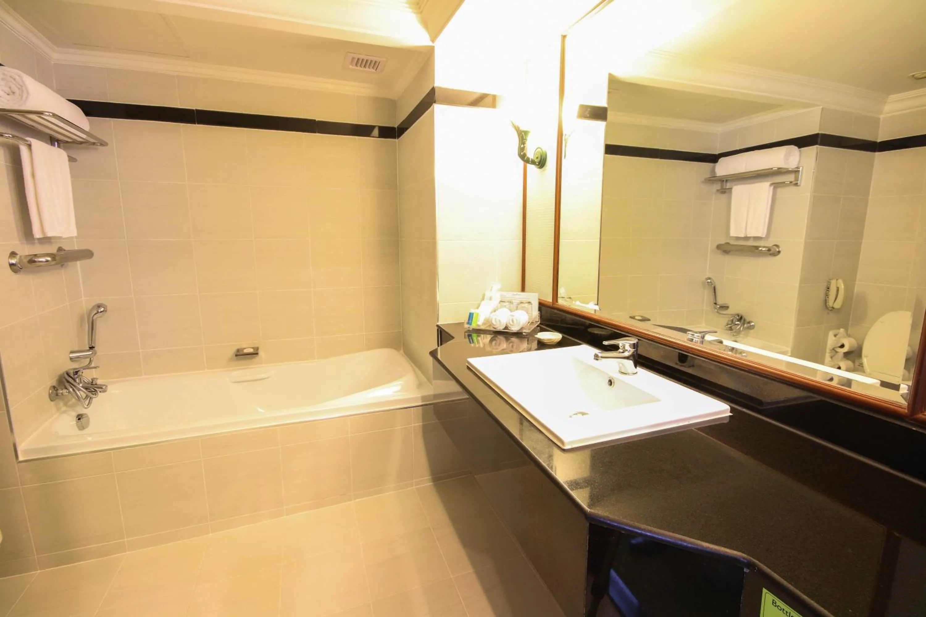 Bathroom in Golden Tulip Sovereign Hotel Bangkok