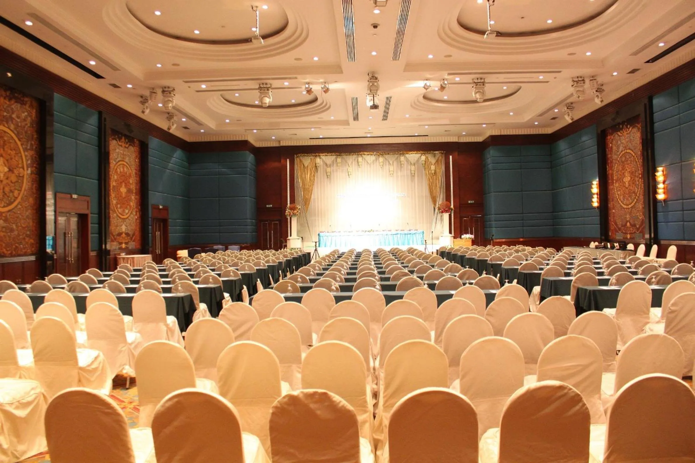 Business facilities in Golden Tulip Sovereign Hotel Bangkok