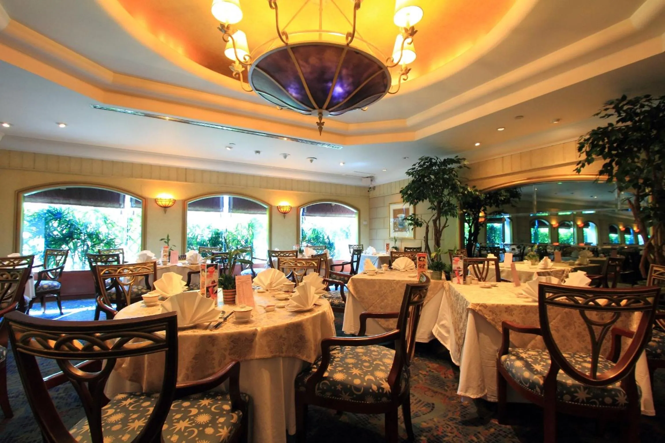 Restaurant/places to eat in Golden Tulip Sovereign Hotel Bangkok
