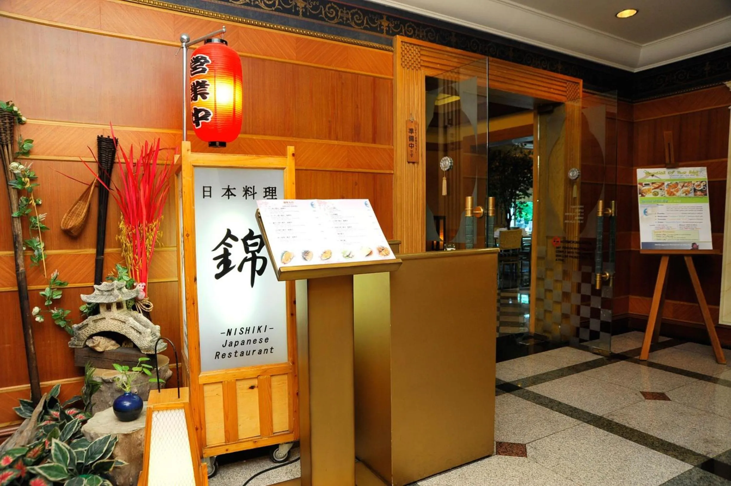 Restaurant/places to eat in Golden Tulip Sovereign Hotel Bangkok