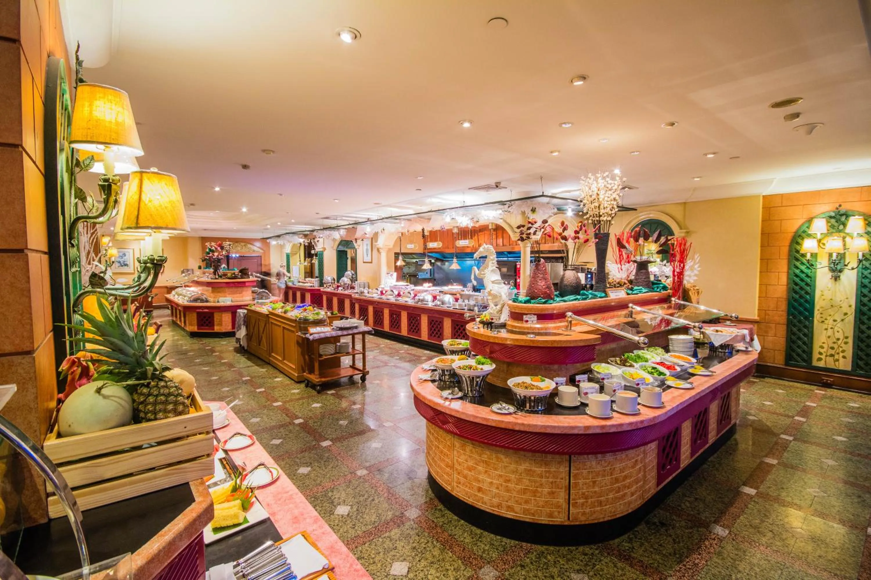 Restaurant/places to eat in Golden Tulip Sovereign Hotel Bangkok