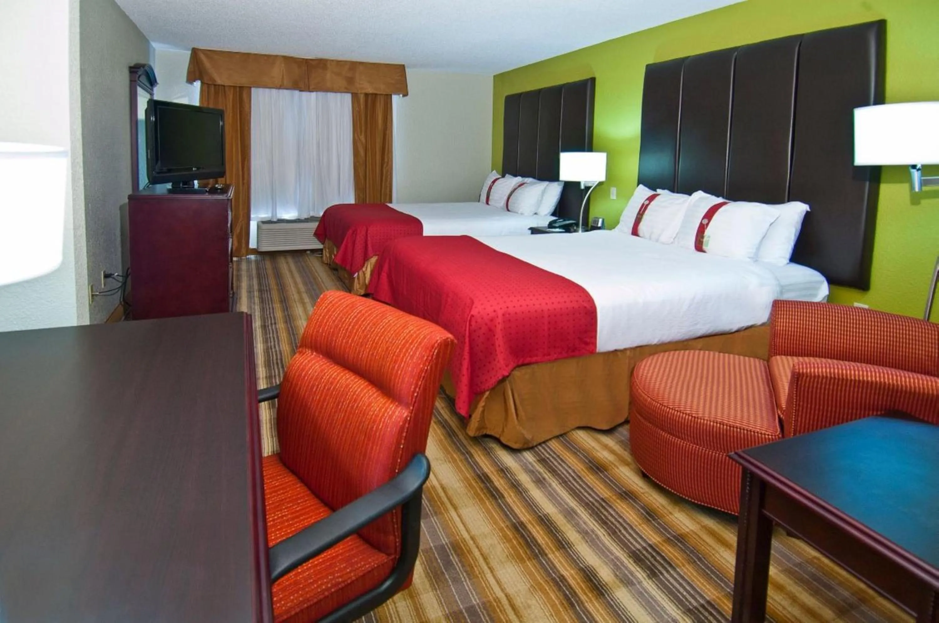 Photo of the whole room, Bed in Holiday Inn Vicksburg by IHG