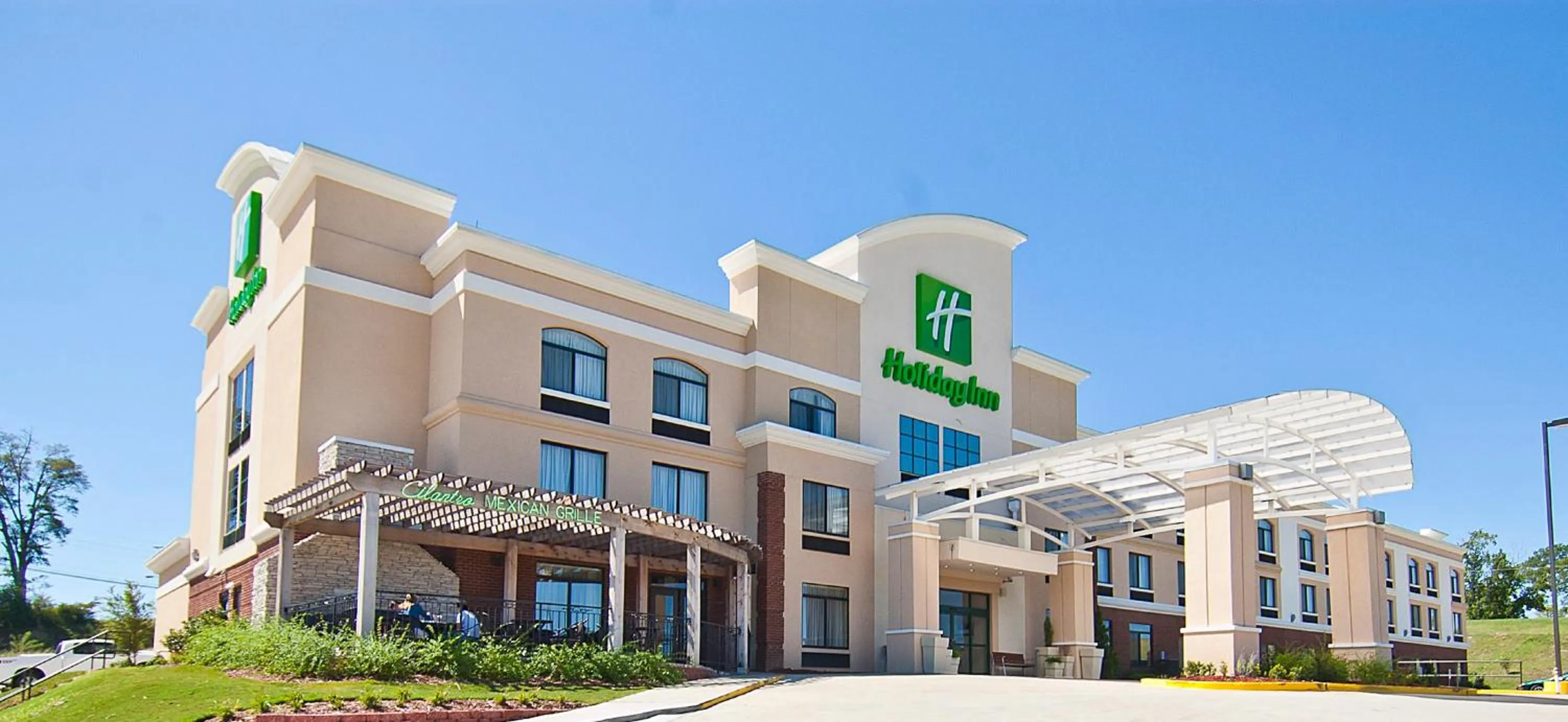 Property building in Holiday Inn Vicksburg by IHG