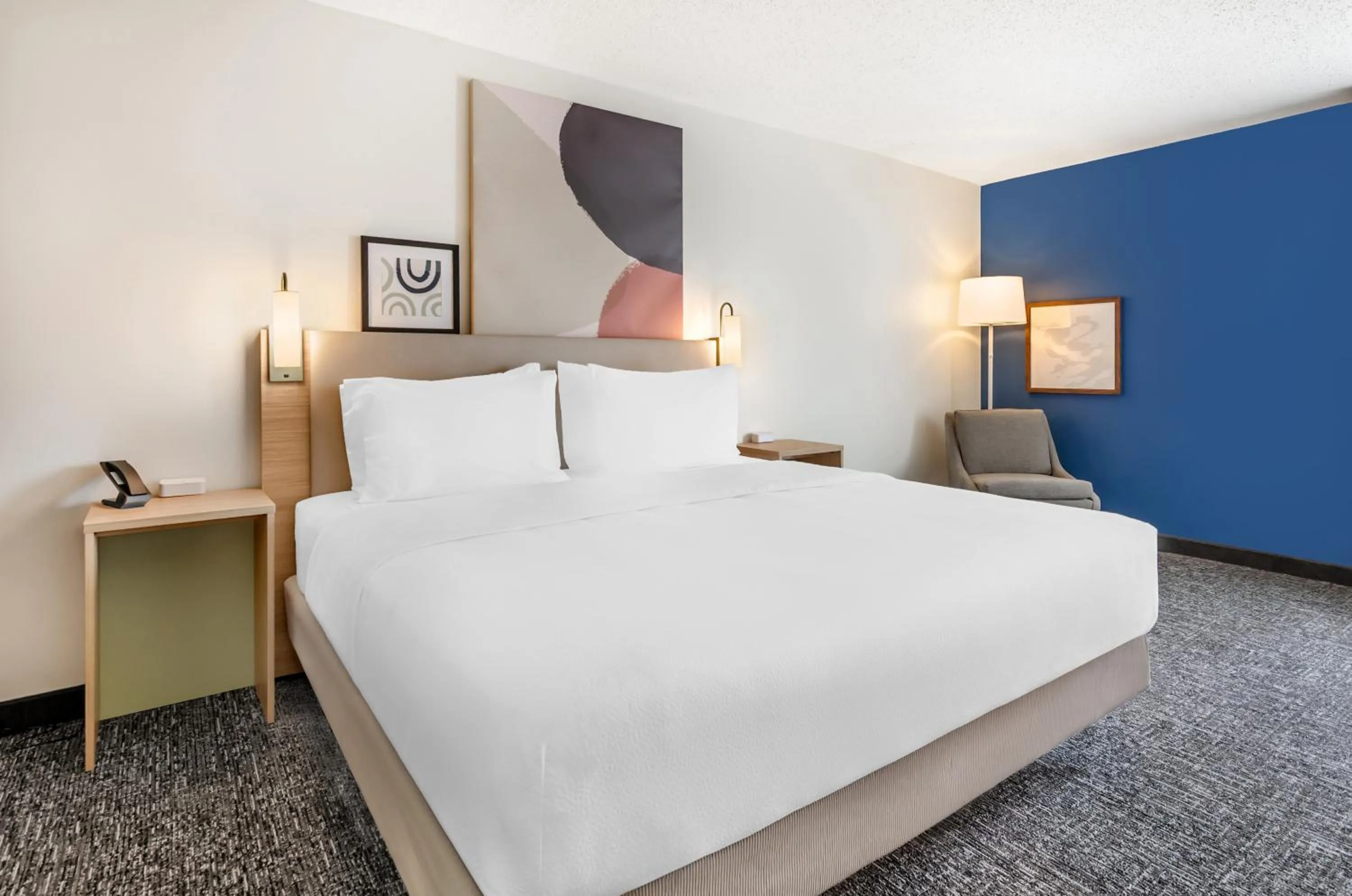 Guests, Bed in Spark By Hilton Roanoke Airport