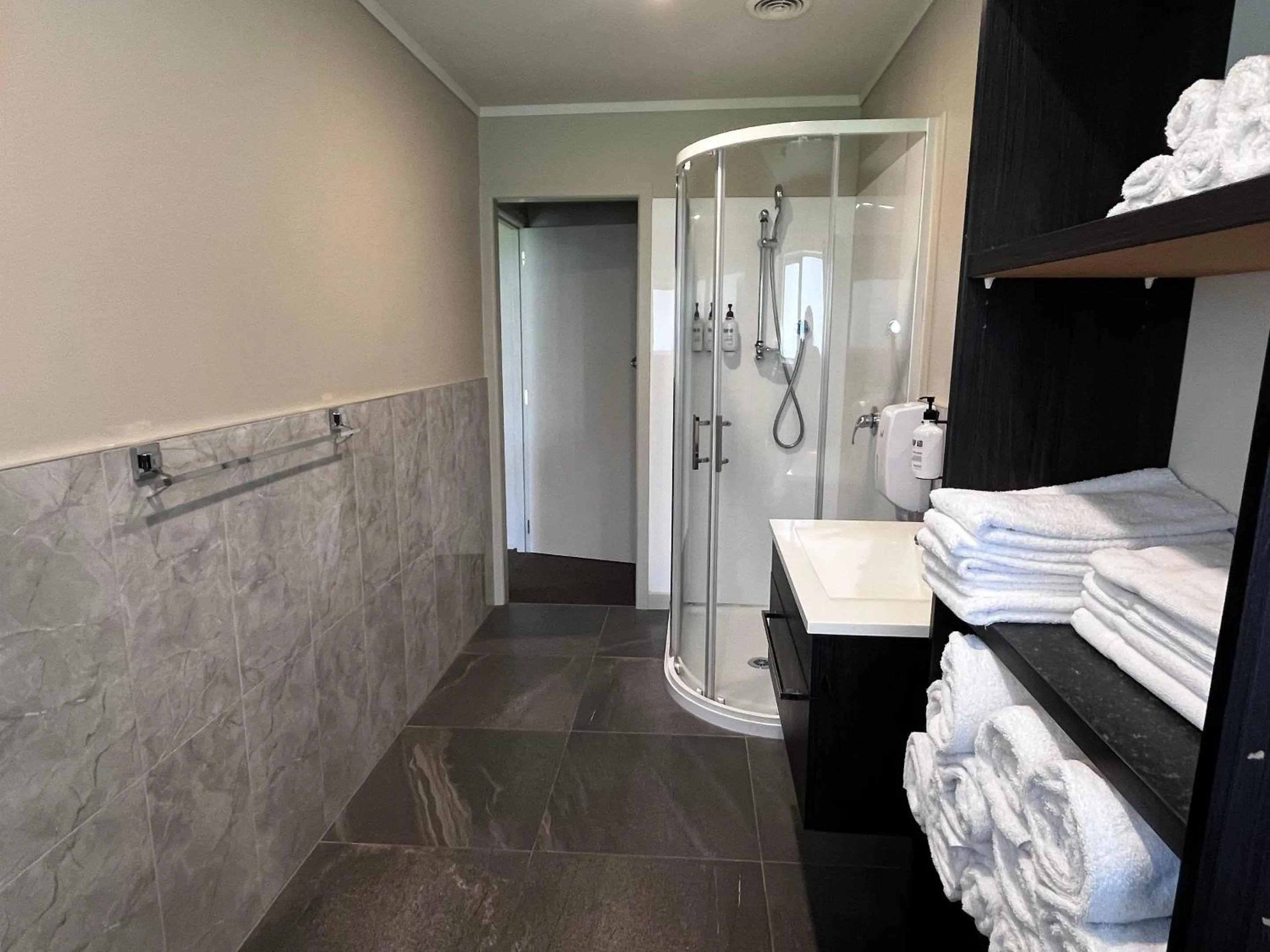 Shower in Comfort Inn Sunset