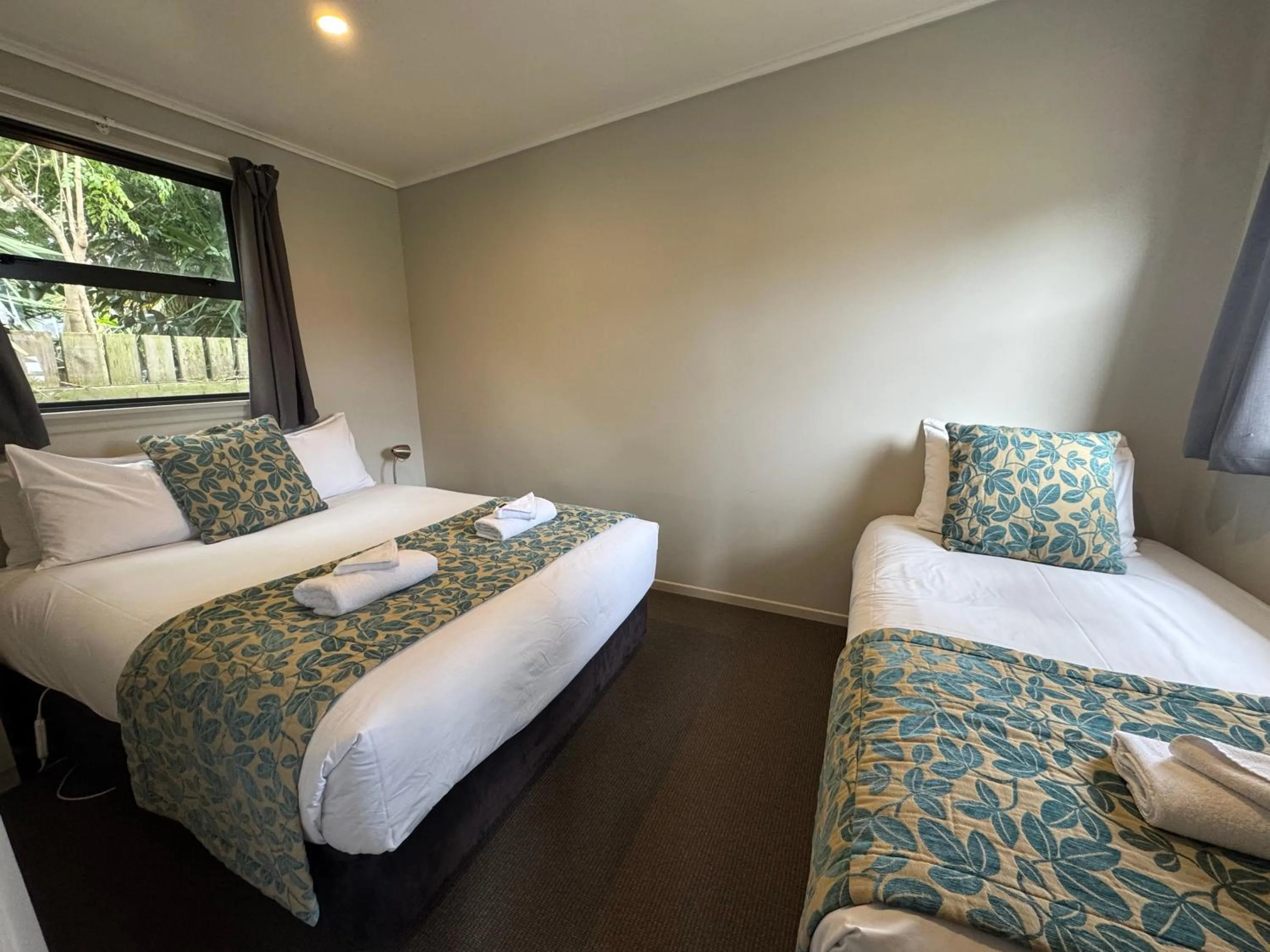 Bedroom, Bed in Comfort Inn Sunset