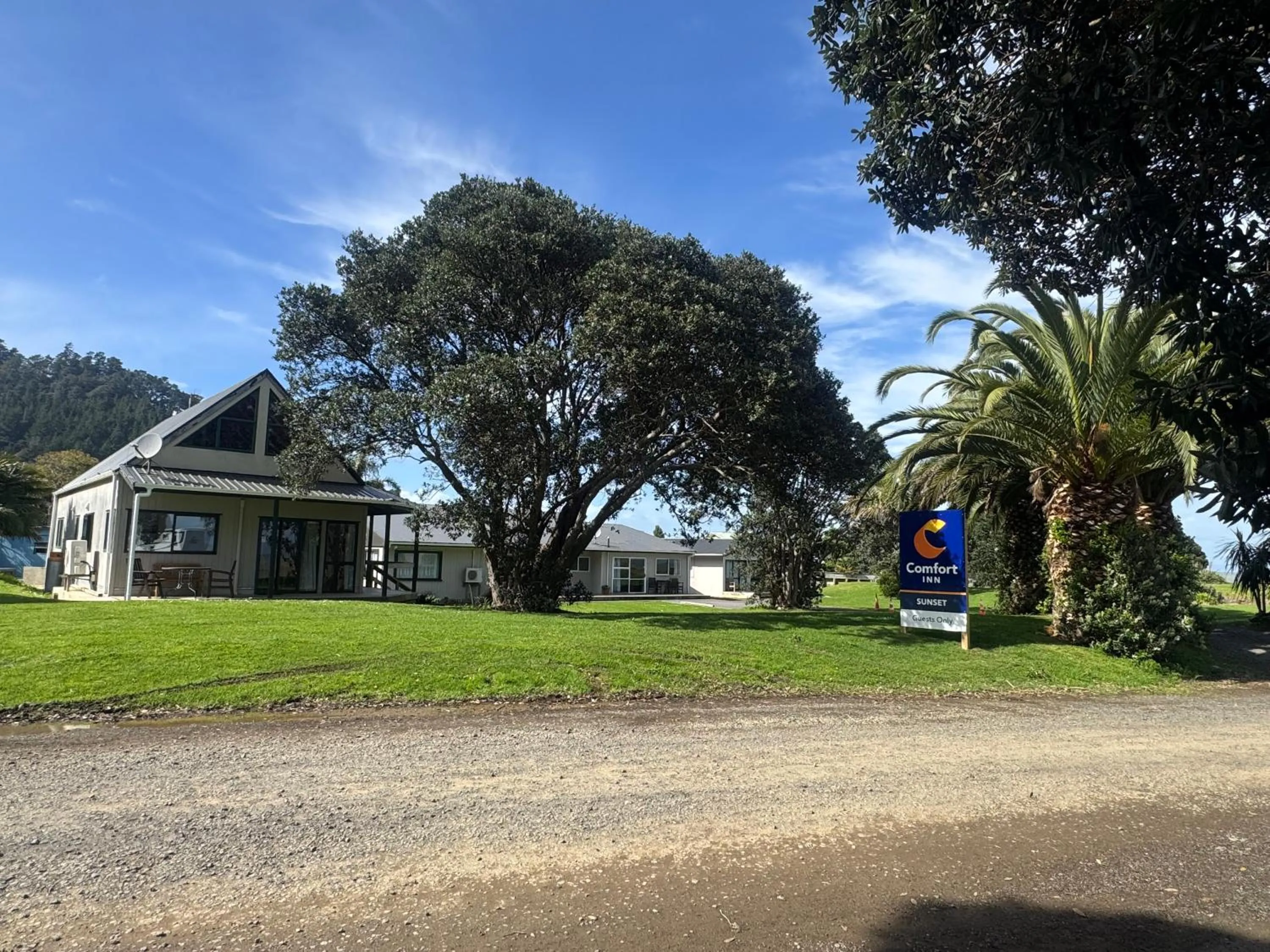 Property building in Comfort Inn Sunset