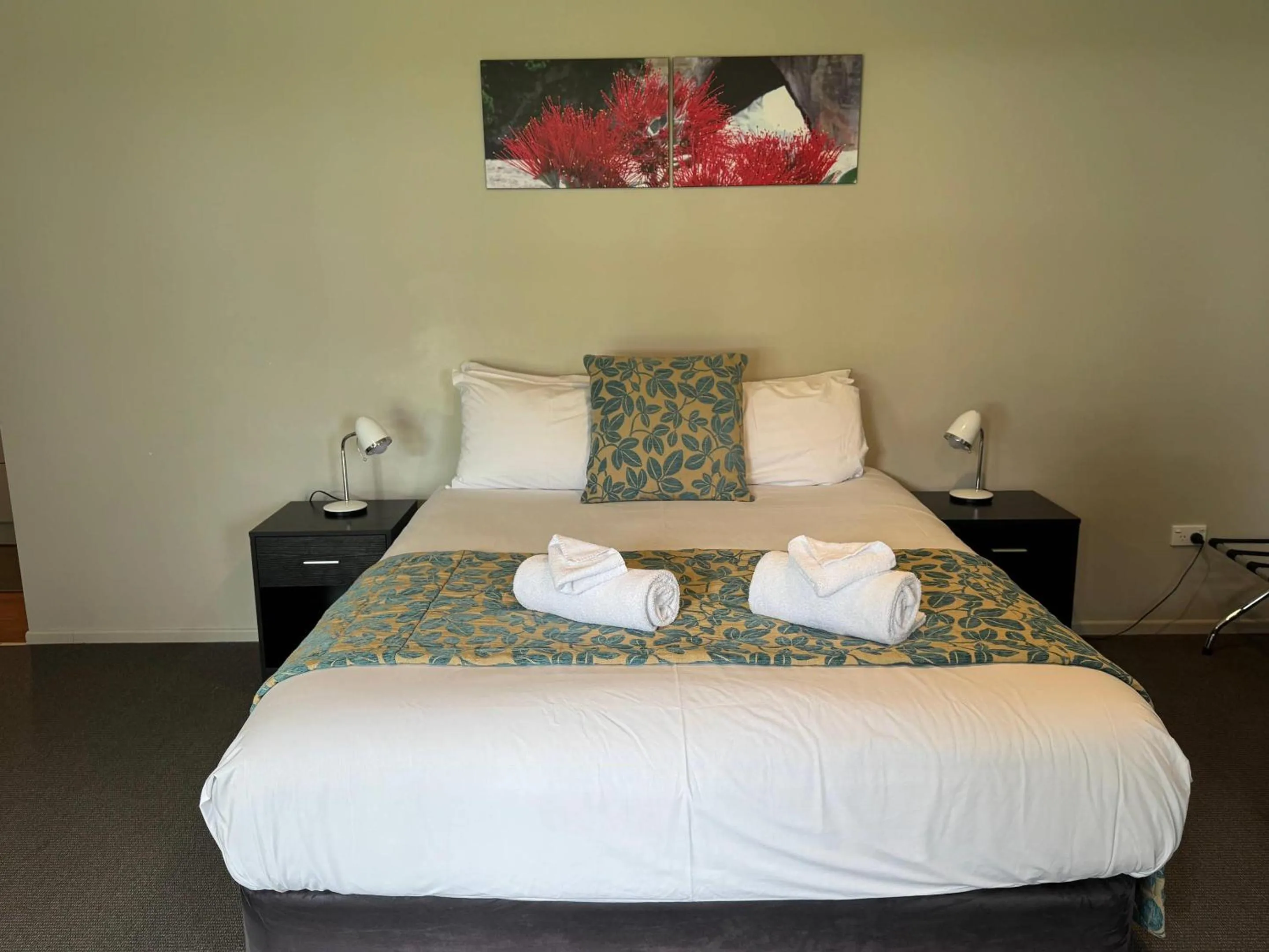 Bedroom, Bed in Comfort Inn Sunset