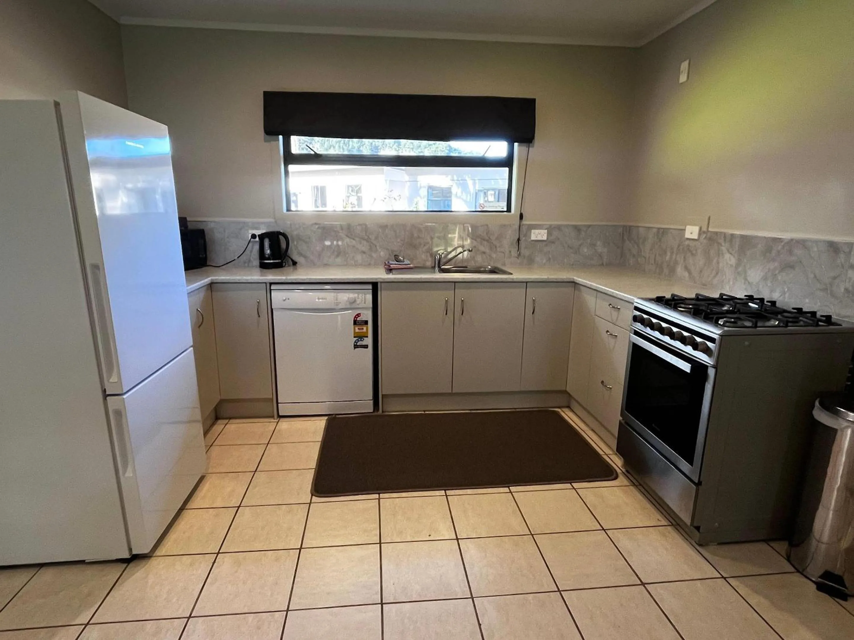 Kitchen or kitchenette in Comfort Inn Sunset