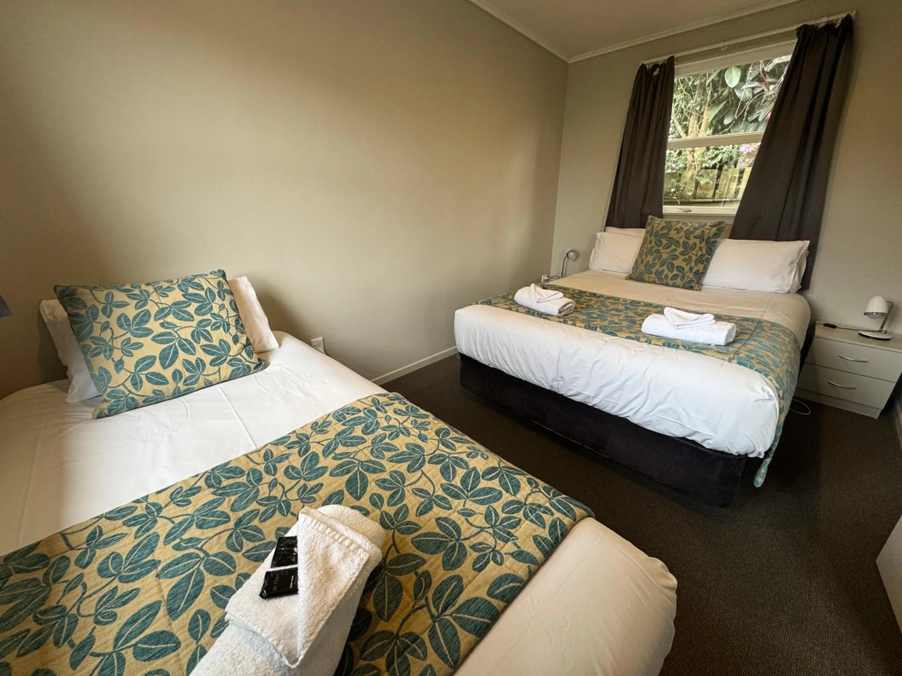 Bedroom, Bed in Comfort Inn Sunset