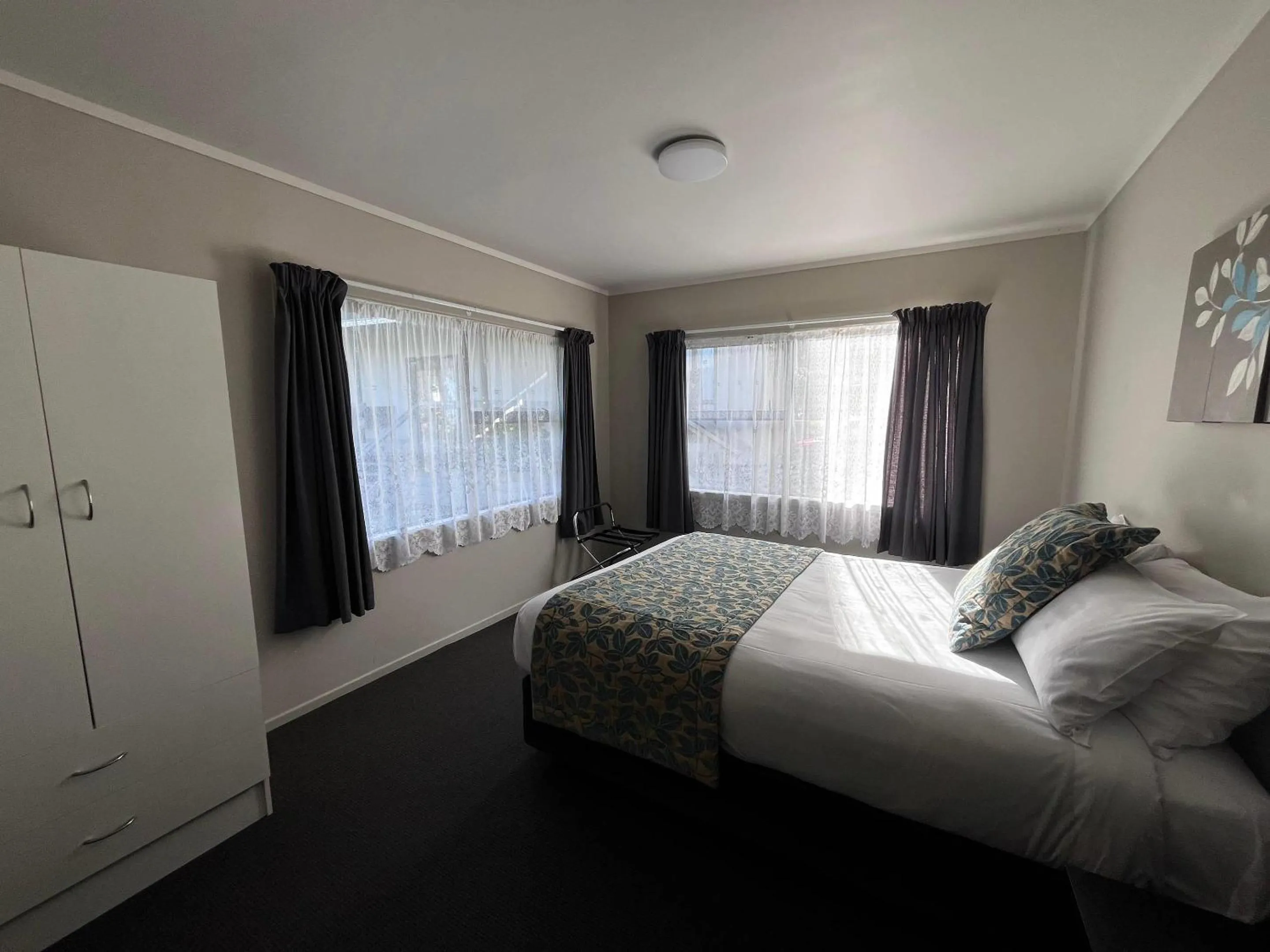 Bedroom, Bed in Comfort Inn Sunset