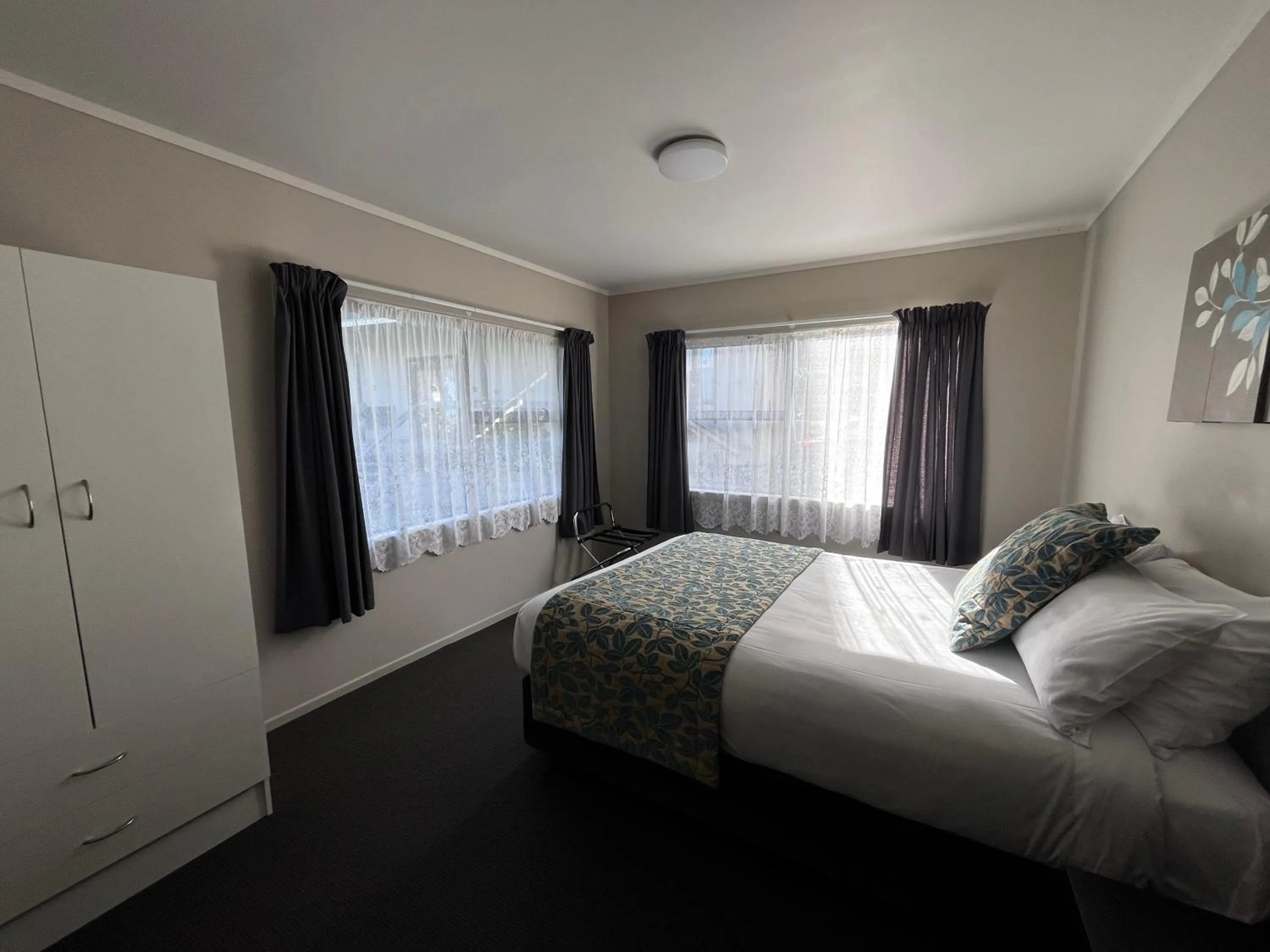 Bedroom, Bed in Comfort Inn Sunset