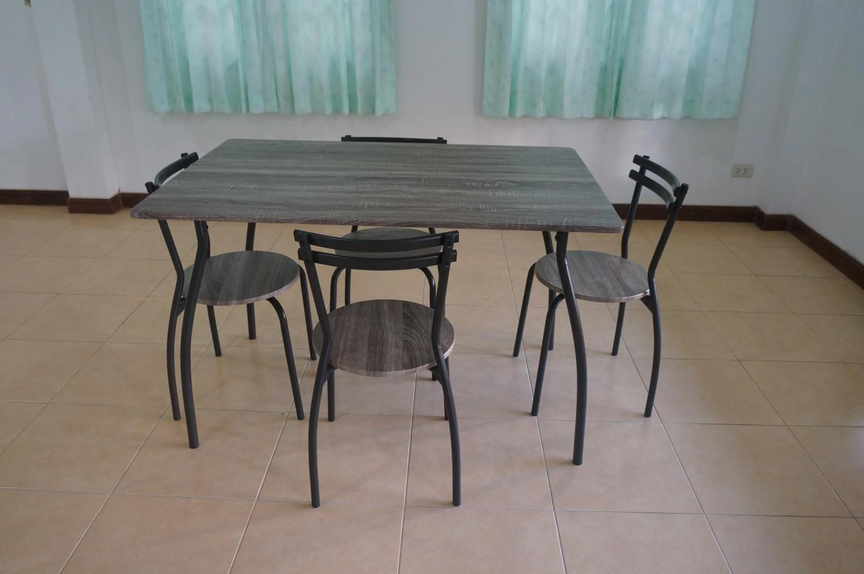 Restaurant/places to eat in Lamai Apartment