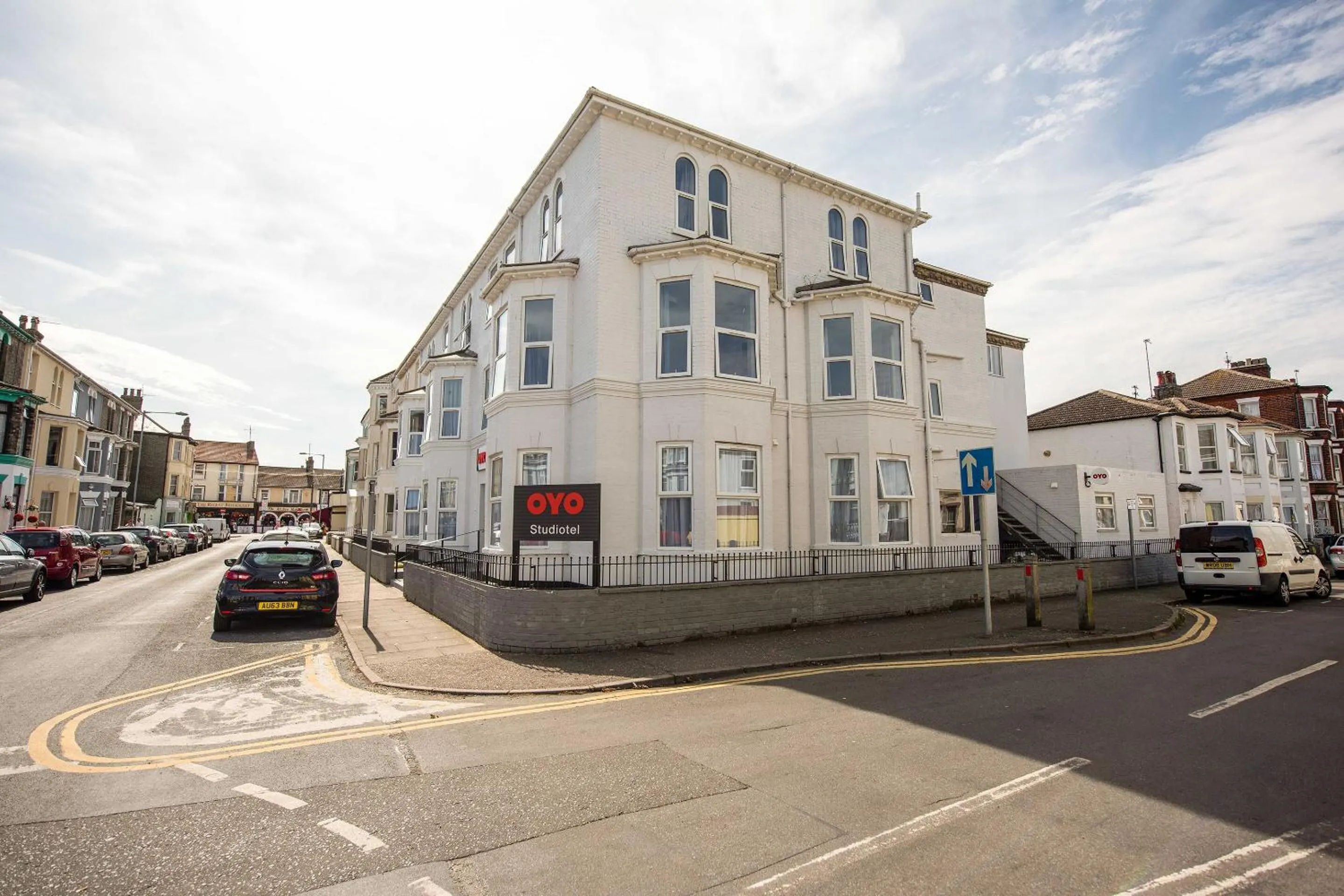 Facade/entrance in OYO Studiotel Great Yarmouth - Modern Hotel Apartments