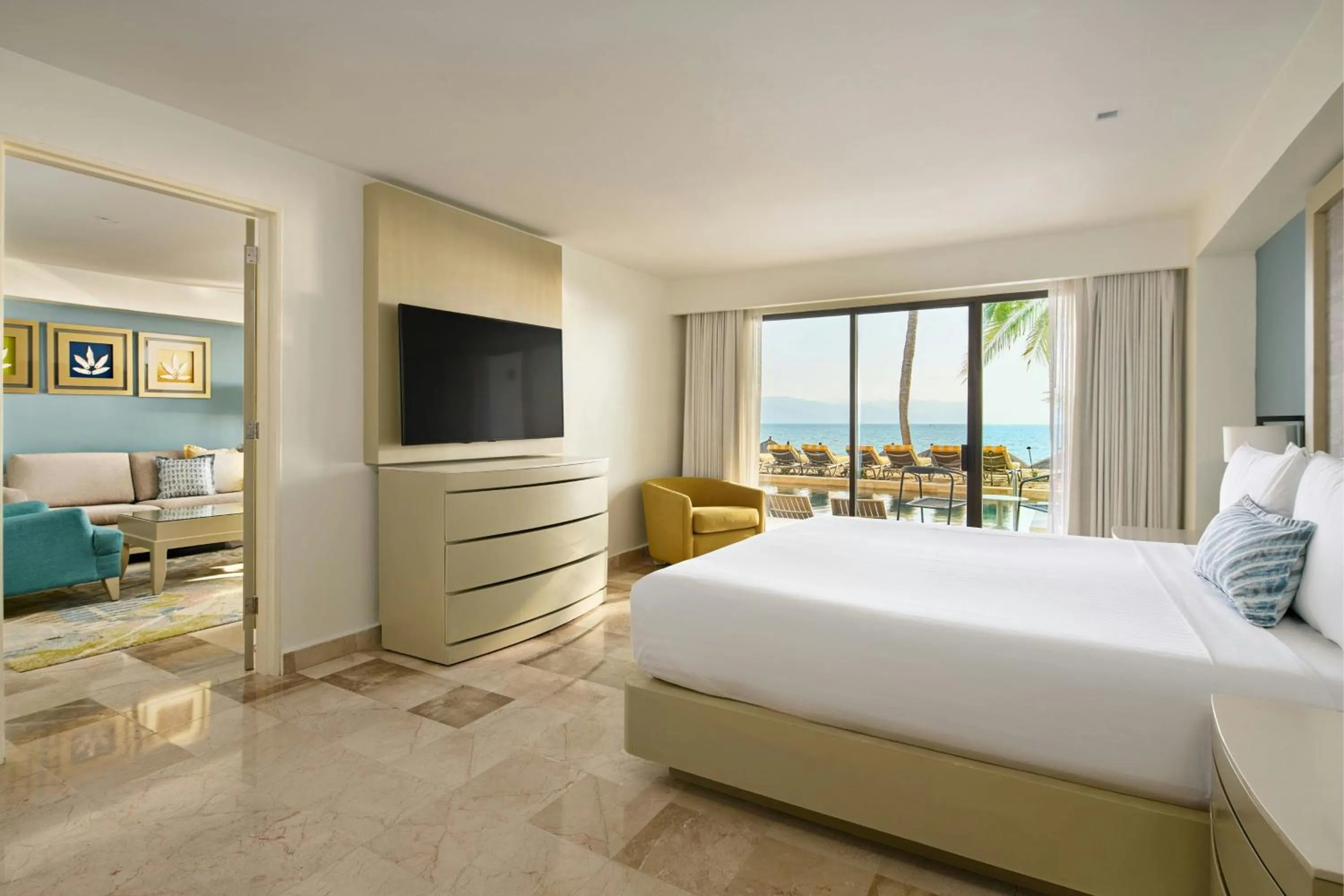 Photo of the whole room, Bed in Marriott Puerto Vallarta Resort & Spa