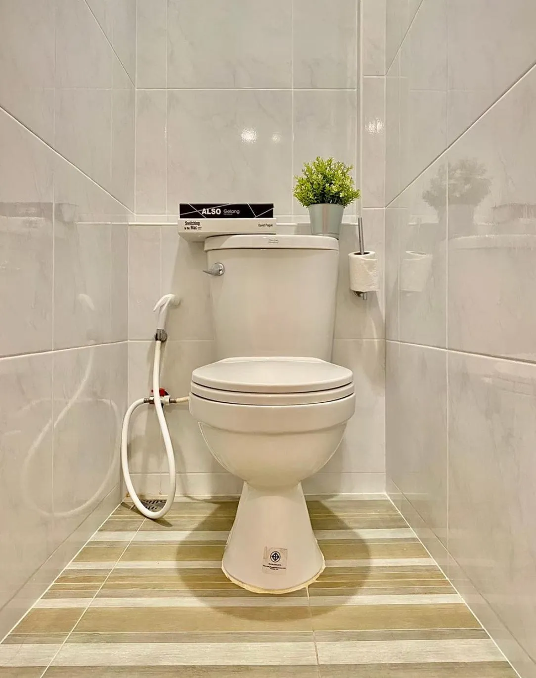 Toilet in Click Hostel