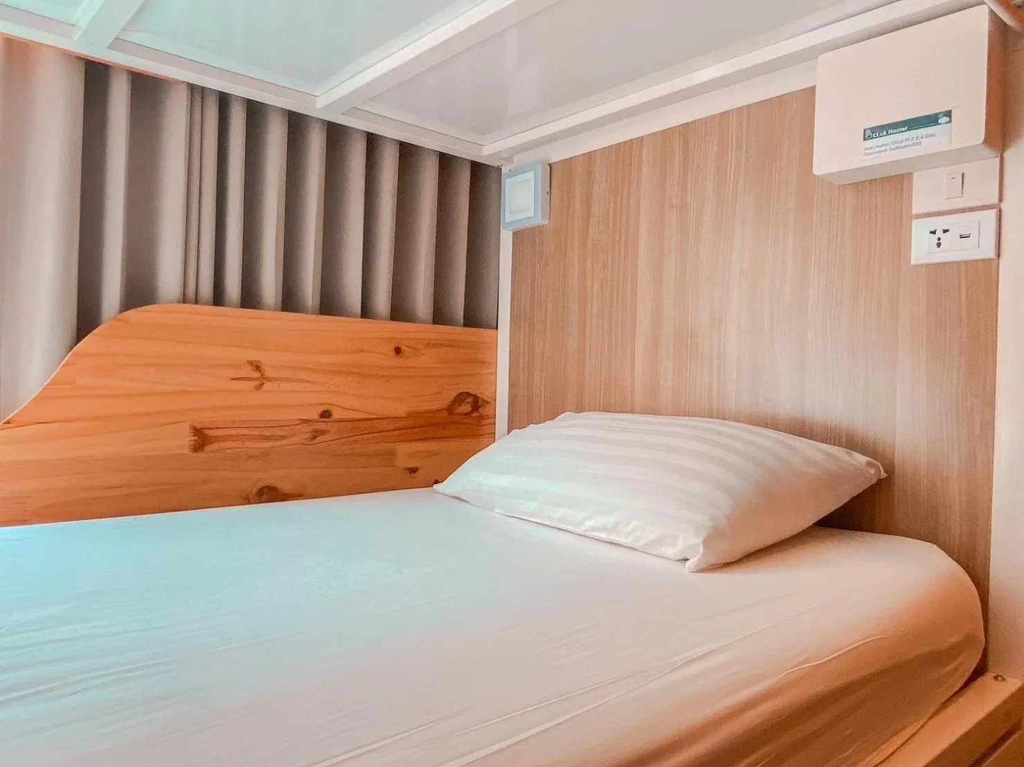 bunk bed, Bed in Click Hostel