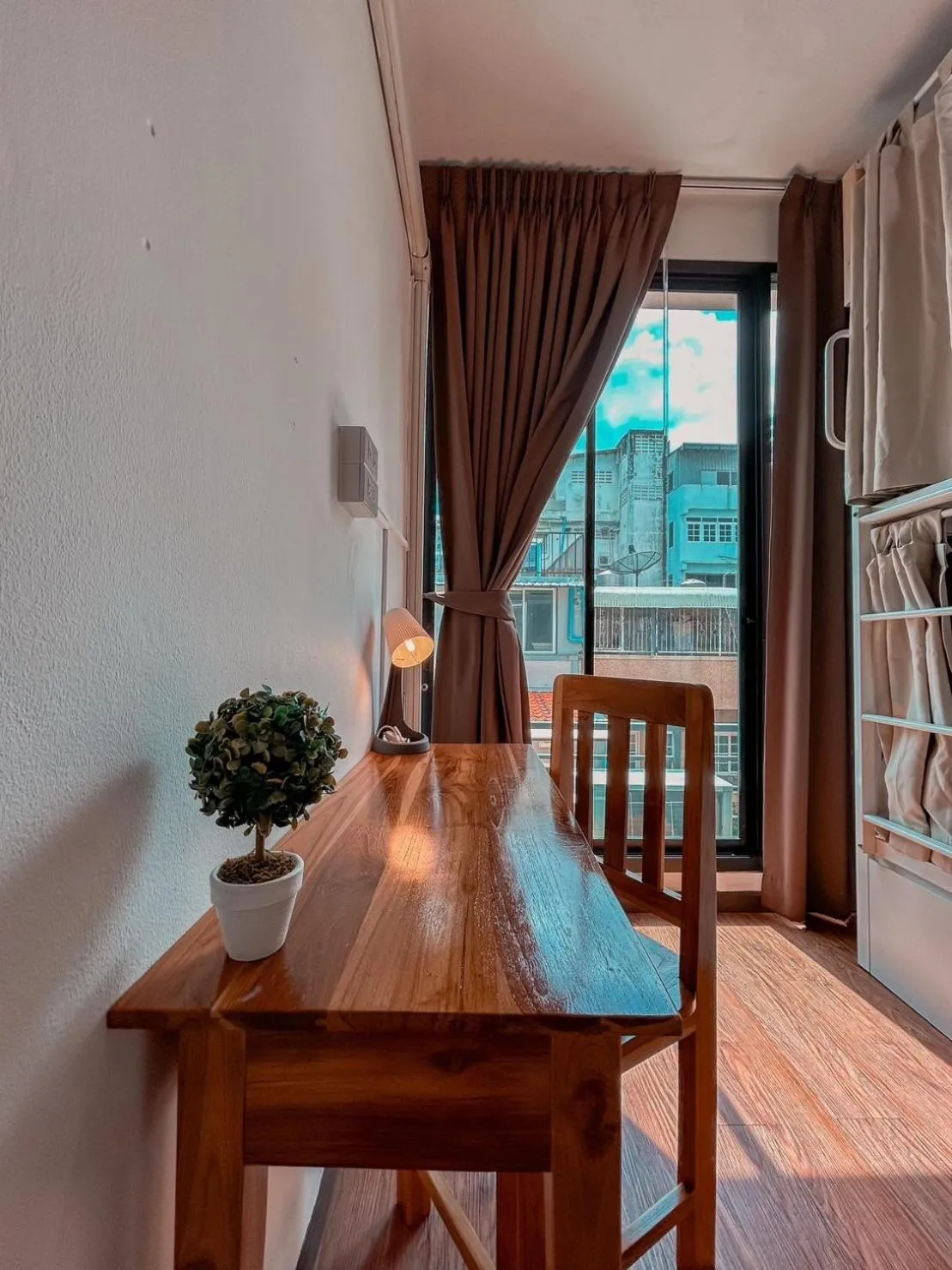 hair dresser in Click Hostel