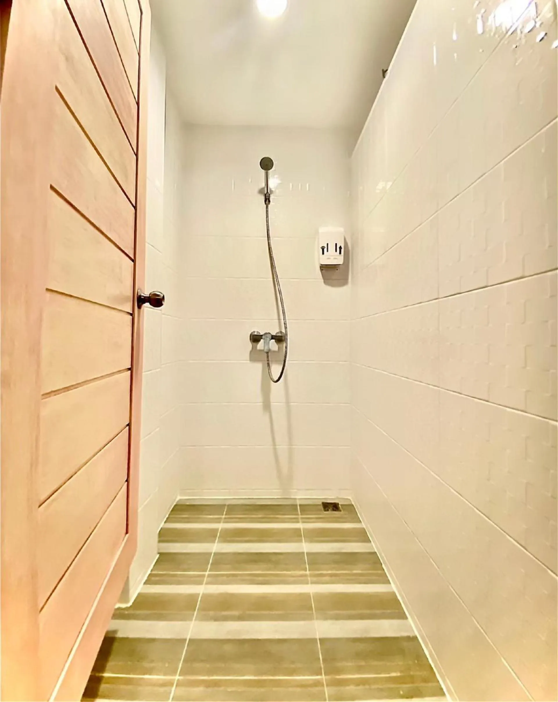 Shower in Click Hostel