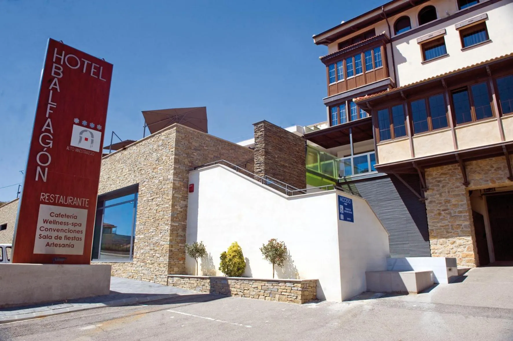 Facade/entrance in Hotel Spa Balfagon