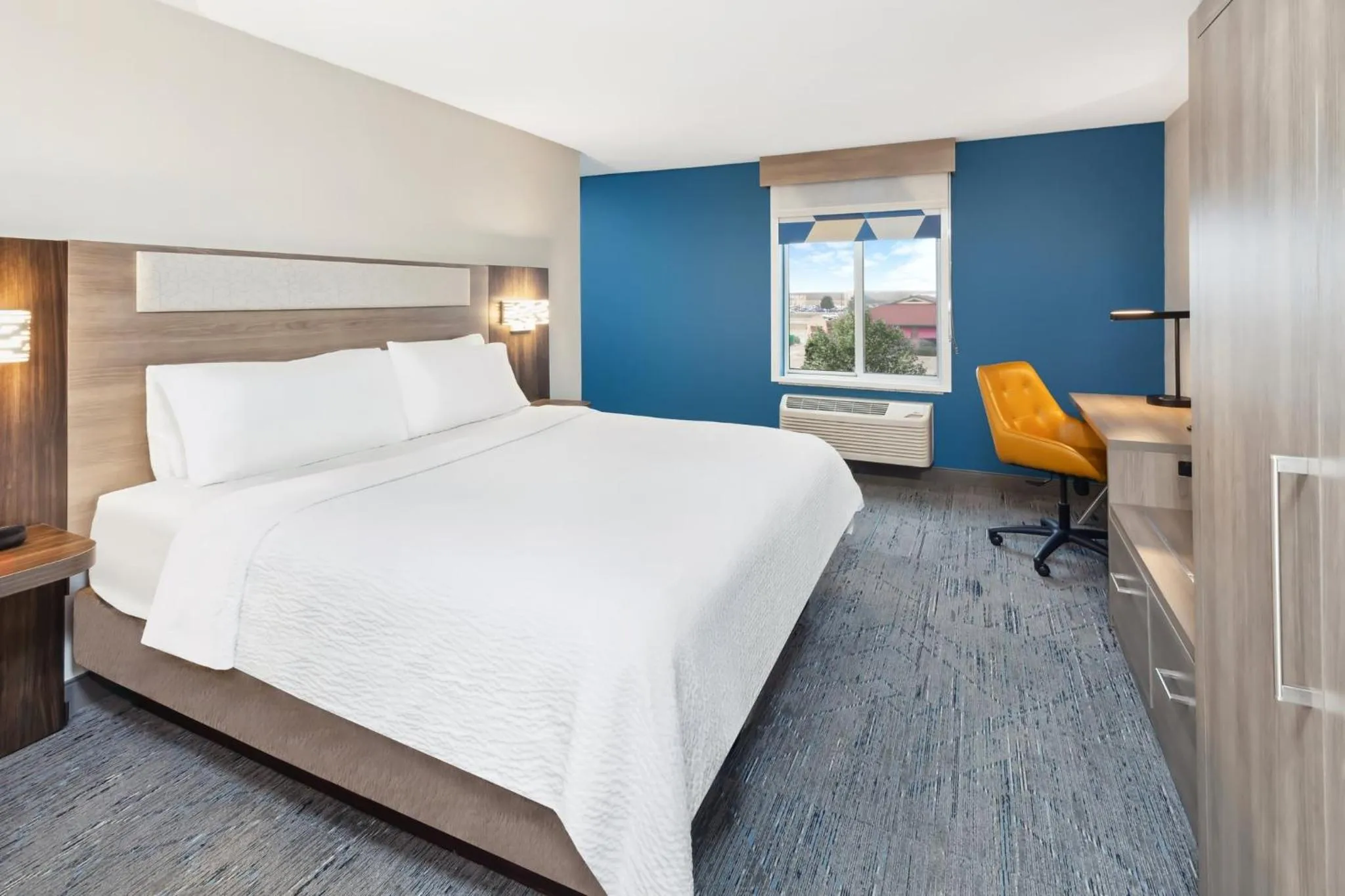 Photo of the whole room, Bed in Holiday Inn Express Pekin - Peoria Area by IHG
