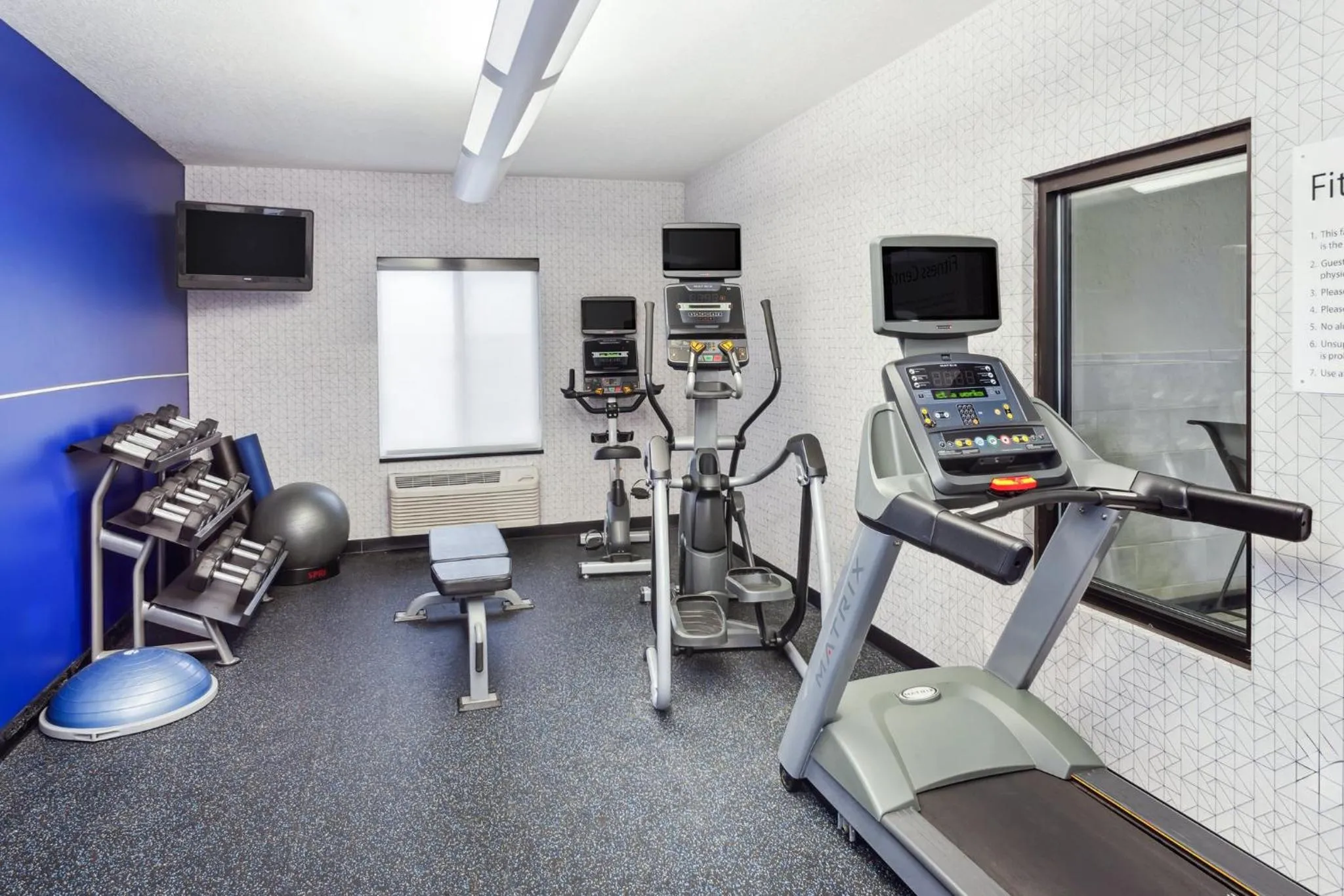 Fitness centre/facilities in Holiday Inn Express Pekin - Peoria Area by IHG