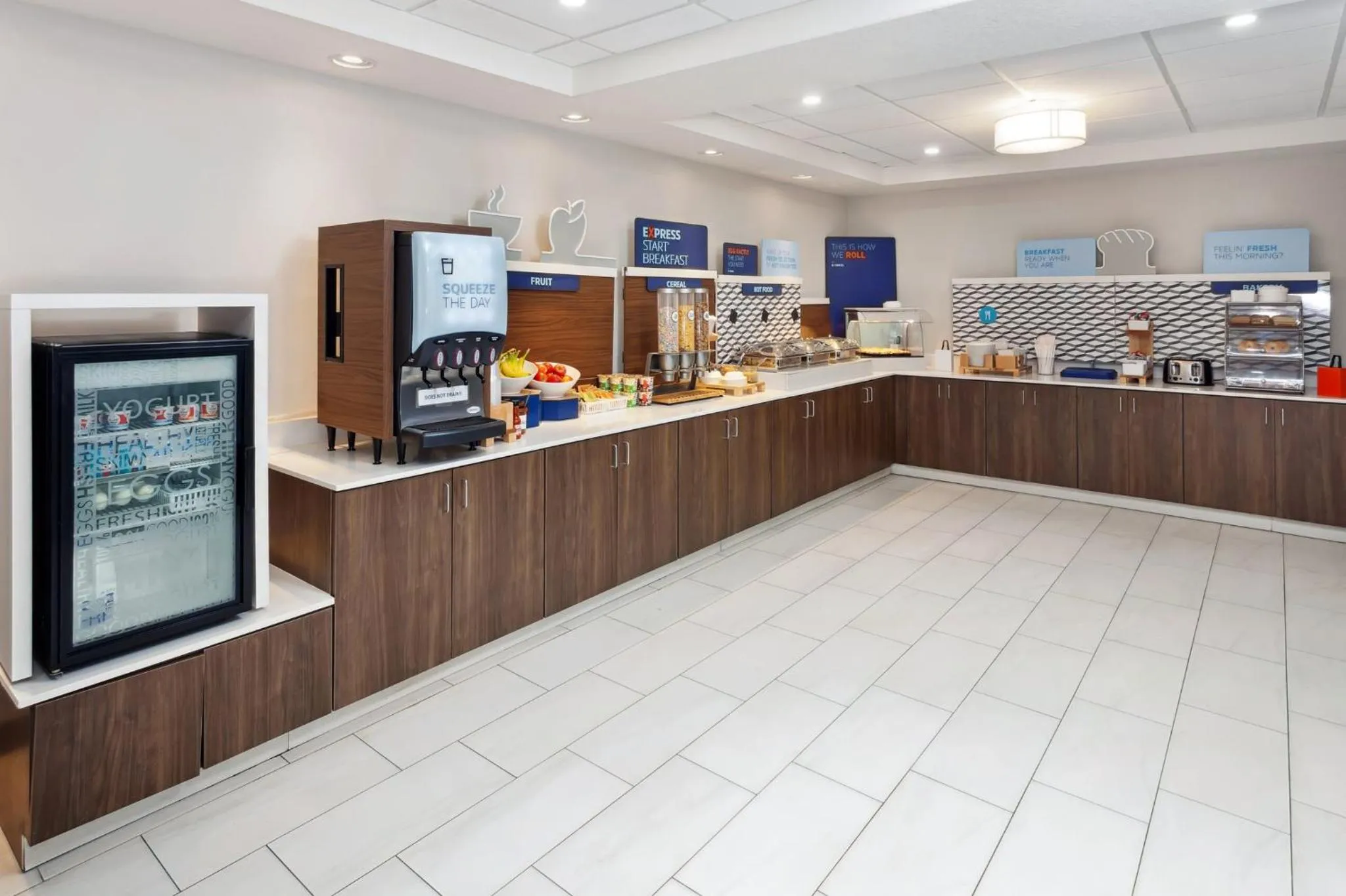 Breakfast in Holiday Inn Express Pekin - Peoria Area by IHG