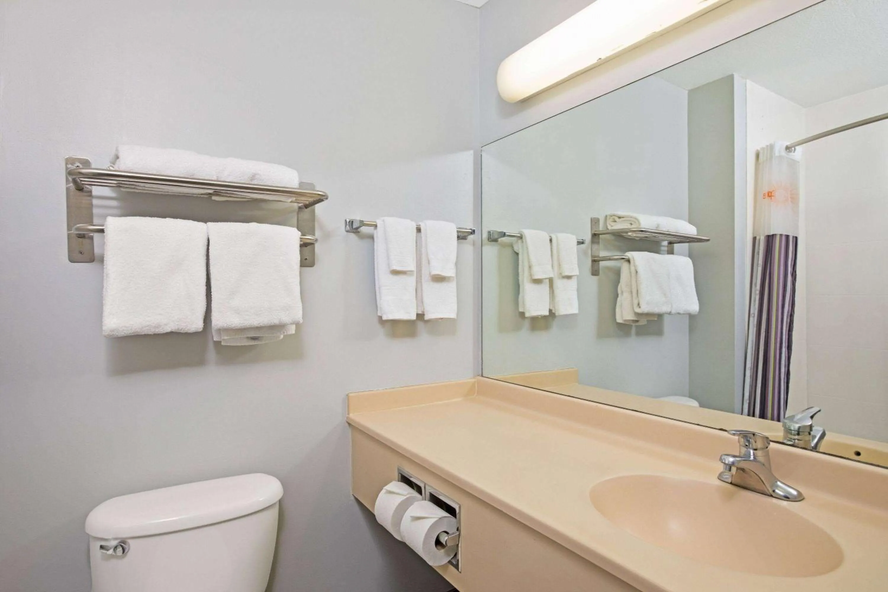 TV and multimedia in La Quinta by Wyndham Omaha Airport Downtown