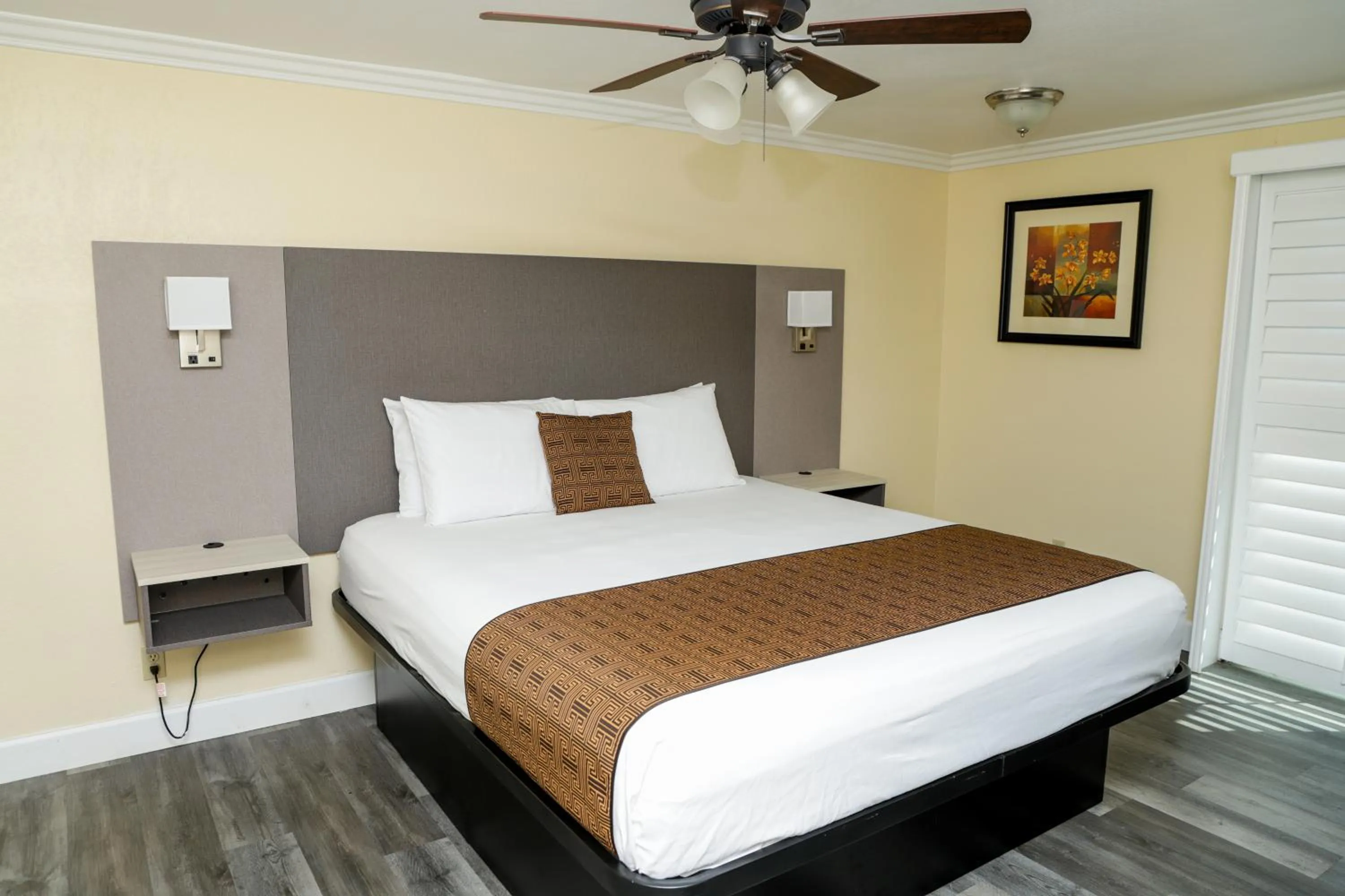 Bed in Silver Surf Motel