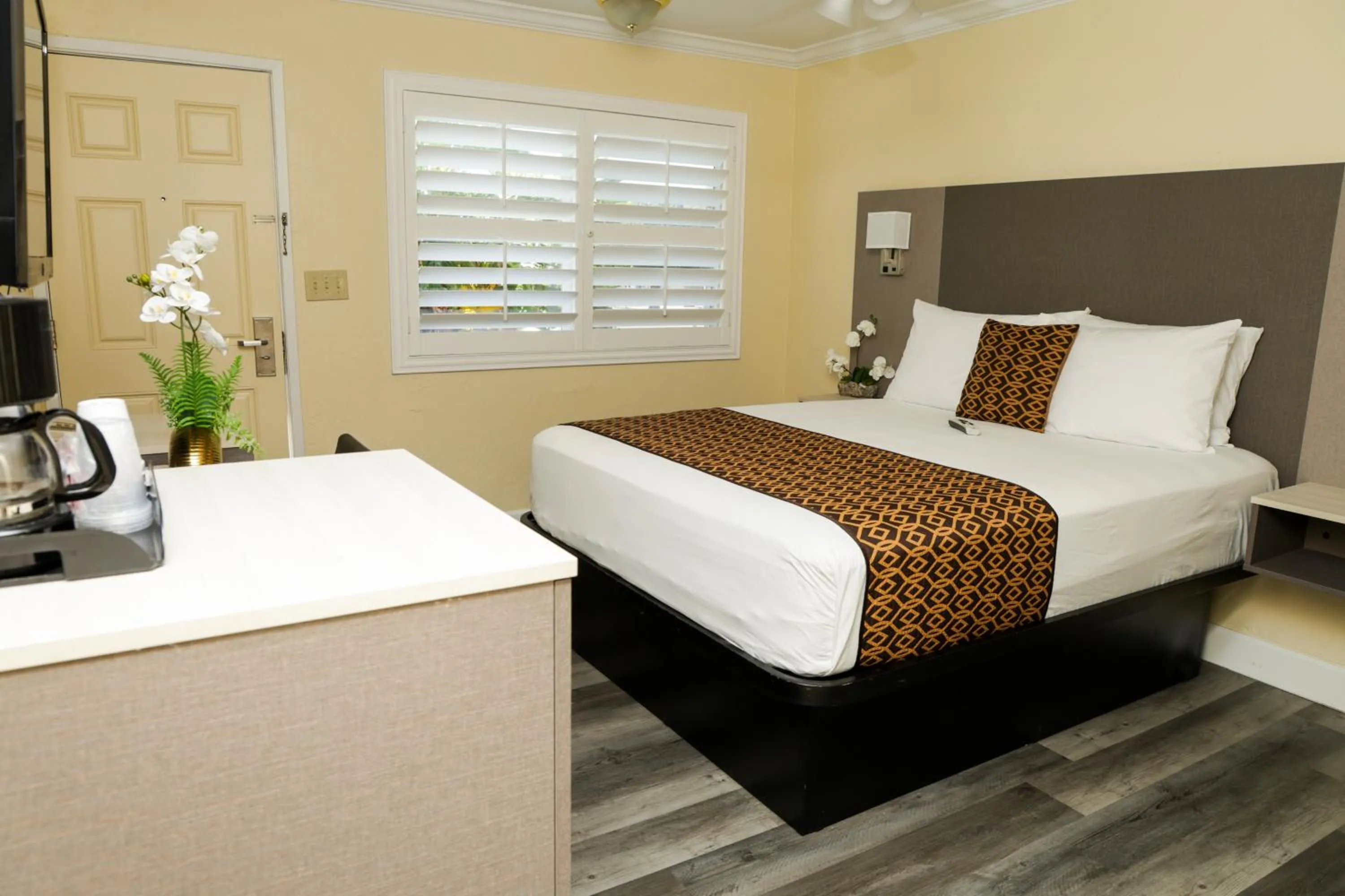 Bed in Silver Surf Motel