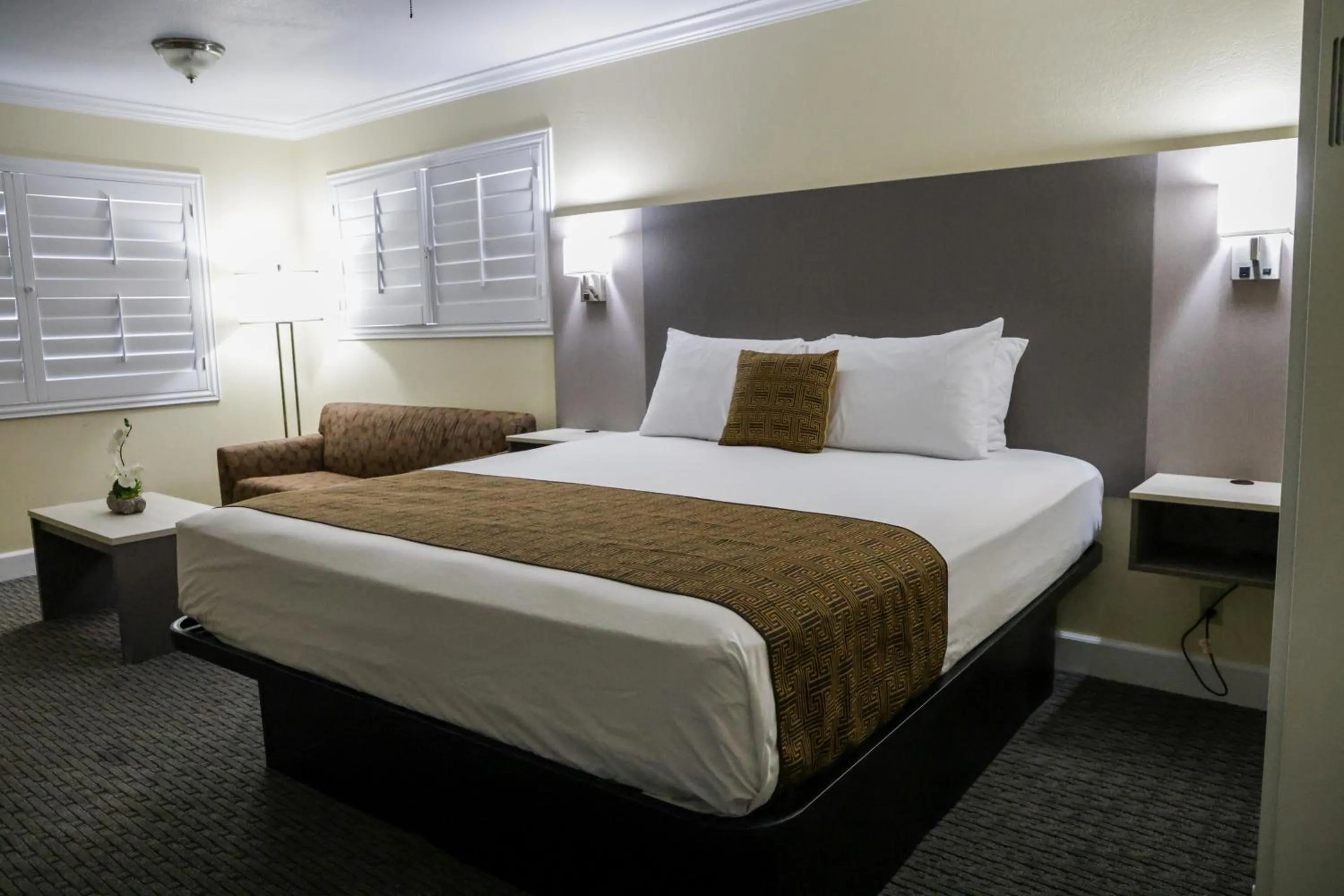 Bed in Silver Surf Motel