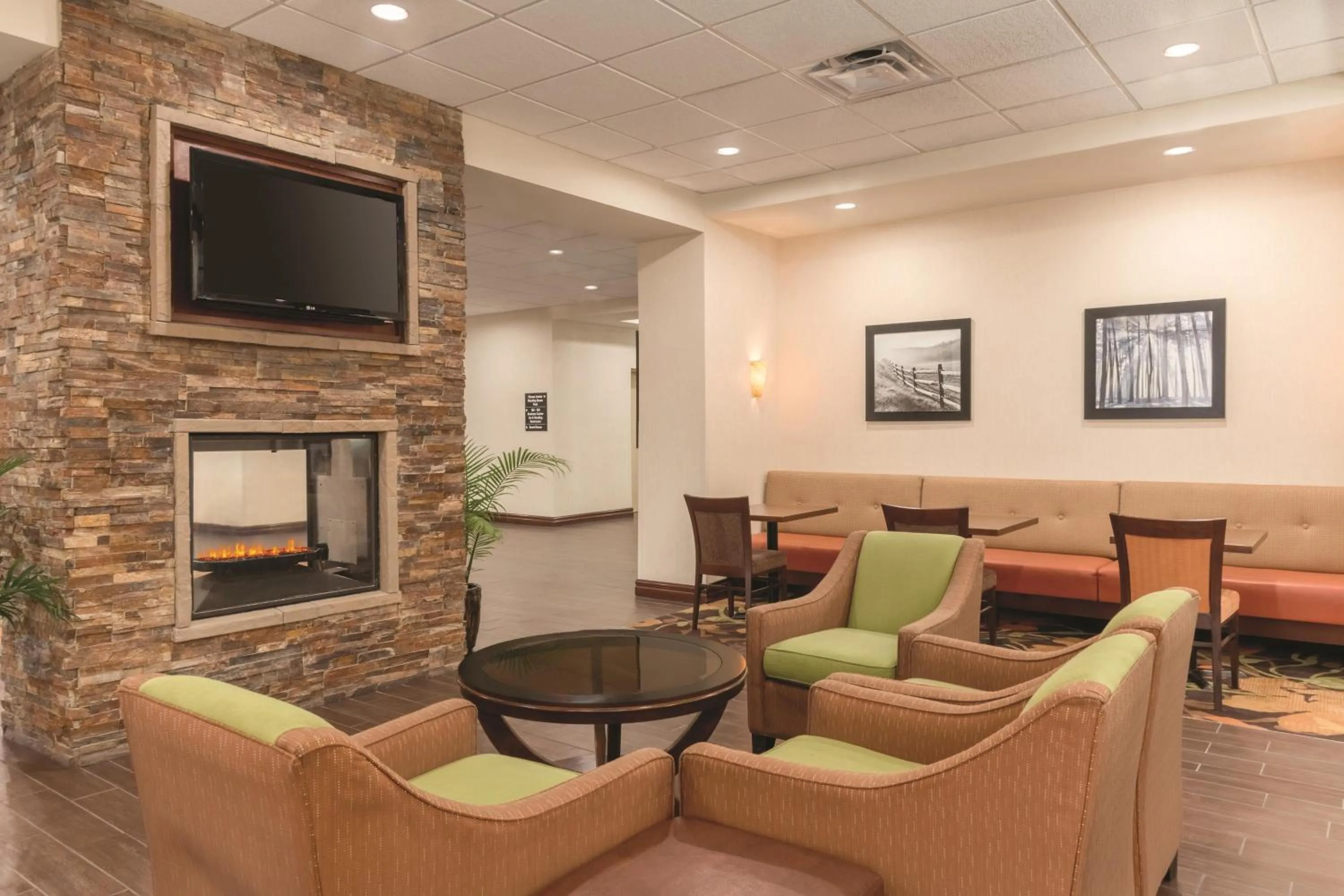 Lobby or reception in Hampton Inn by Hilton Edmonton South