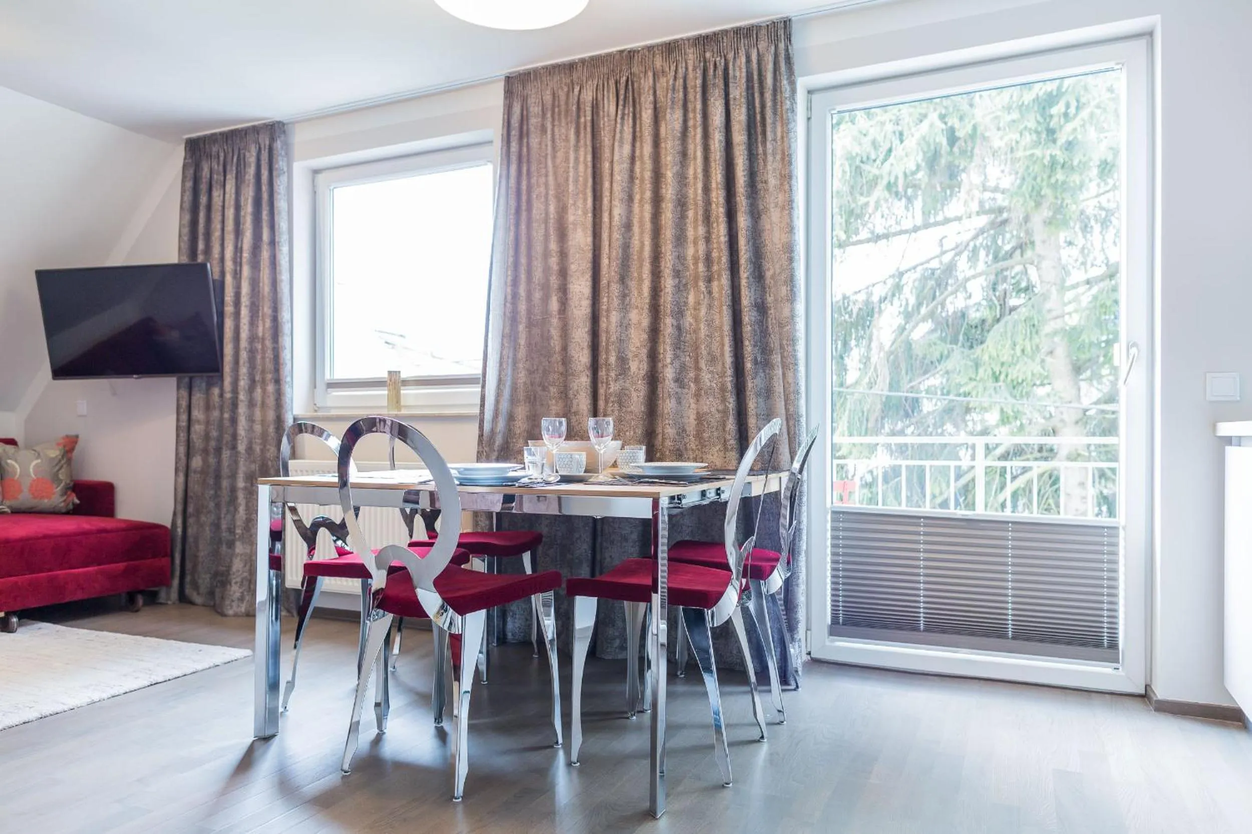 Dining area in HOMEBOUND APARTMENTS Salzburg City II - contactless check-in